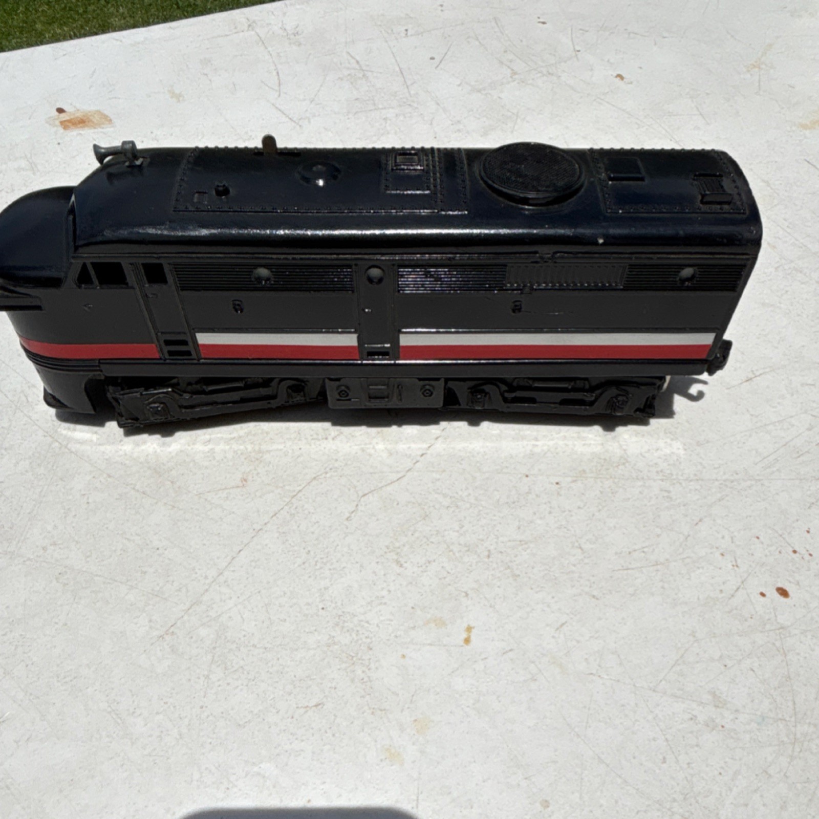 O Scale Amtrak 231 Diesel Locomotive Bo-Bo Analog 3-Rail Black/Red/Silver