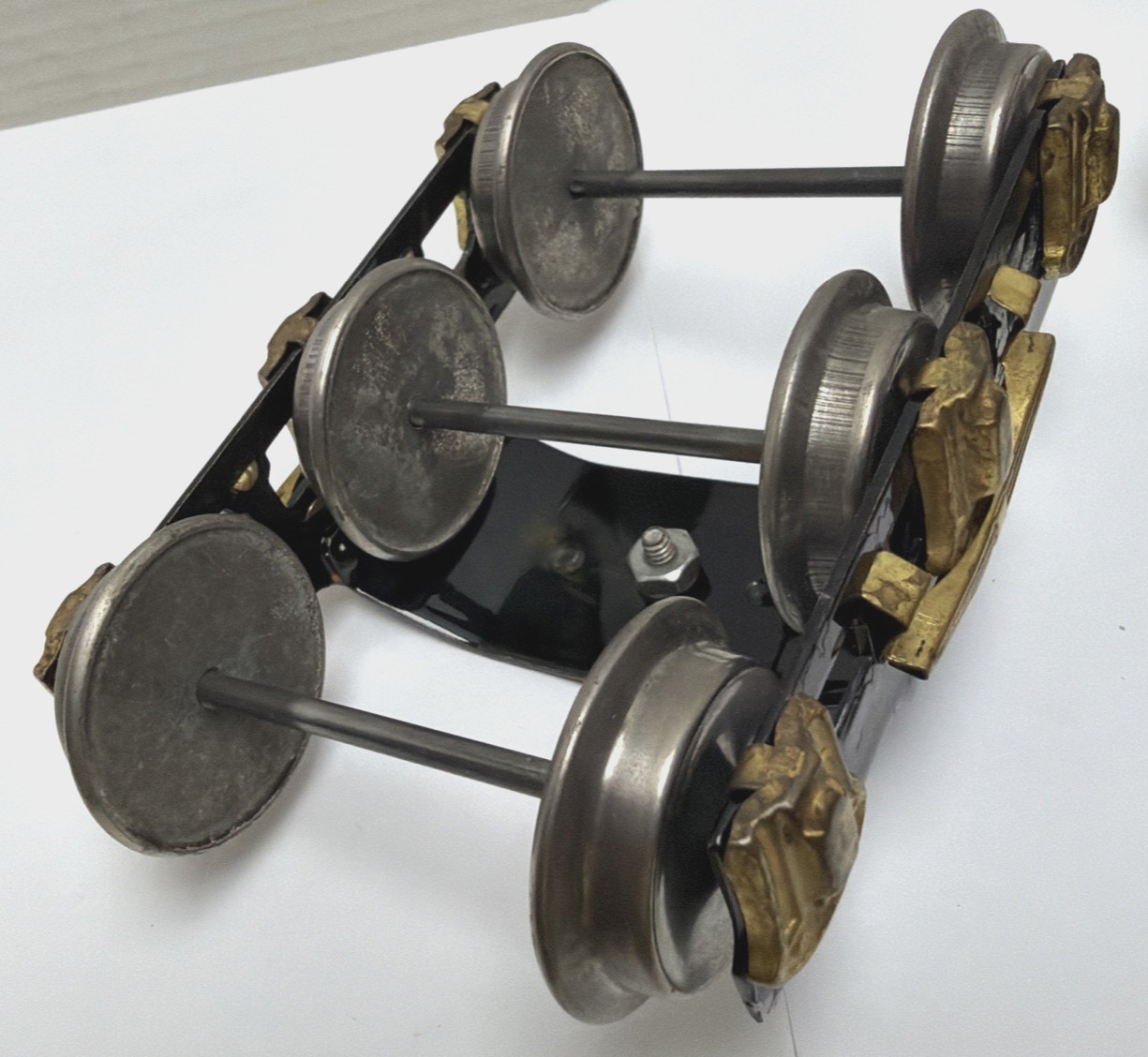 LOT OF 2 PREWAR IVES WIDE/STANDARD GAUGE 6-WHEELS TRUCKS FOR PASSENGER CARS
