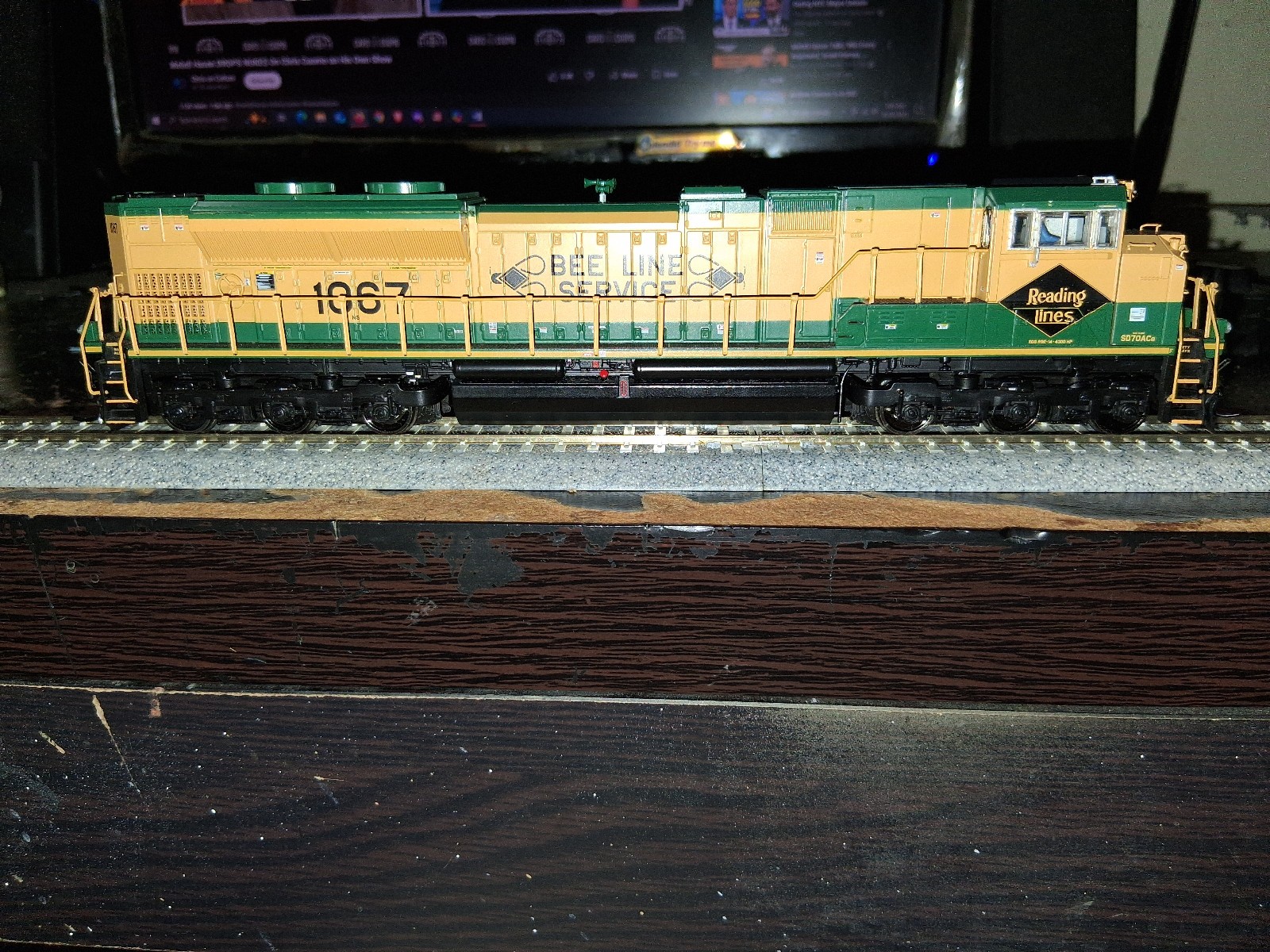 Broadway Limited HO Diecast EMD SD70ACe Reading Lines #1067 Stealth, DCC Ready