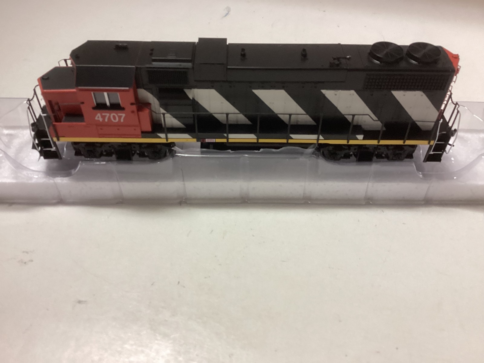Athearn #72205 HO scale “CN” GP38-2 DCC & SOUND READY Rd.4707