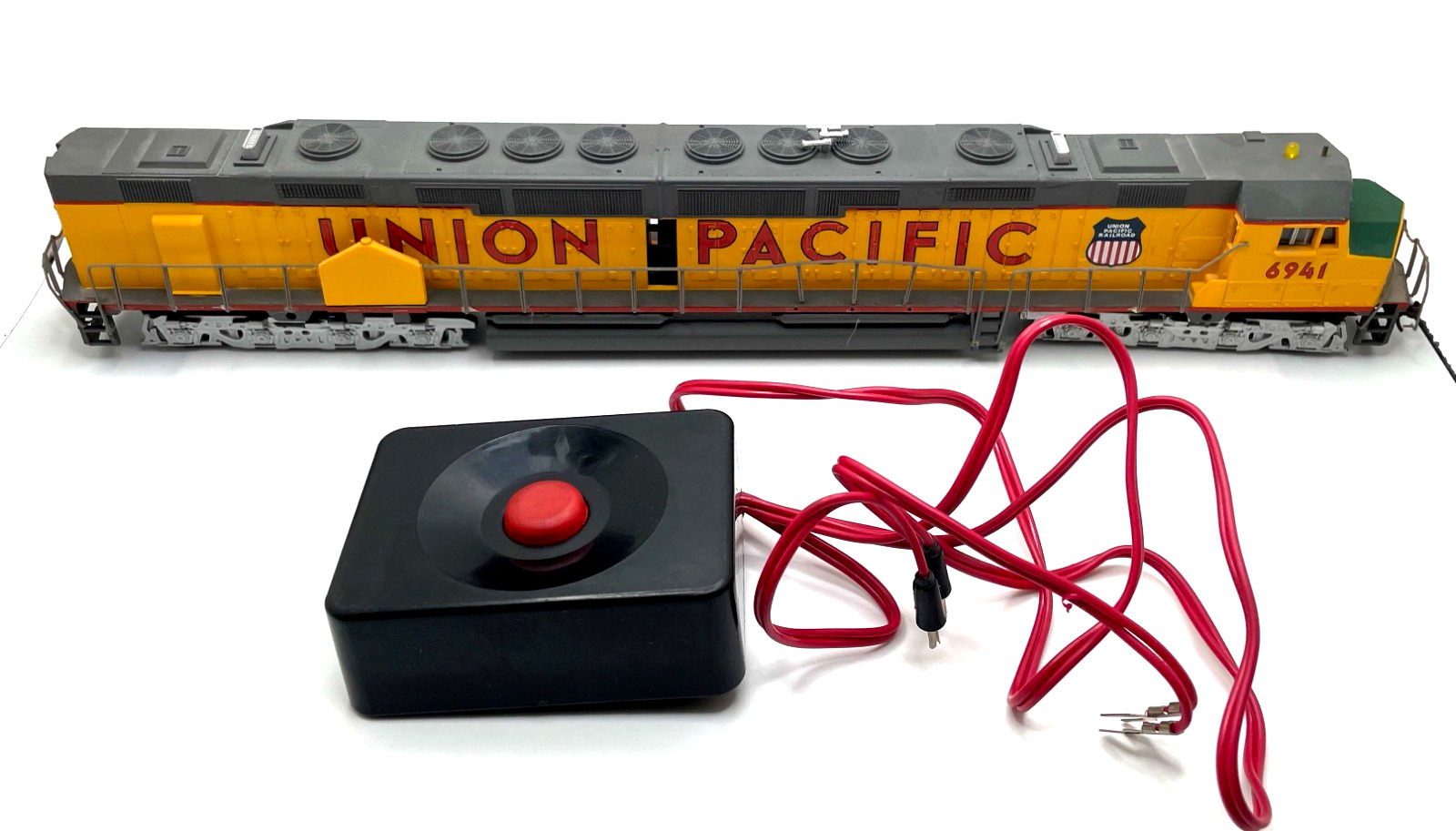 HO BACHMANN 729 THE CENTENNIAL DD40X WITH DIESEL HORN UNION PACIFIC UP # 6941