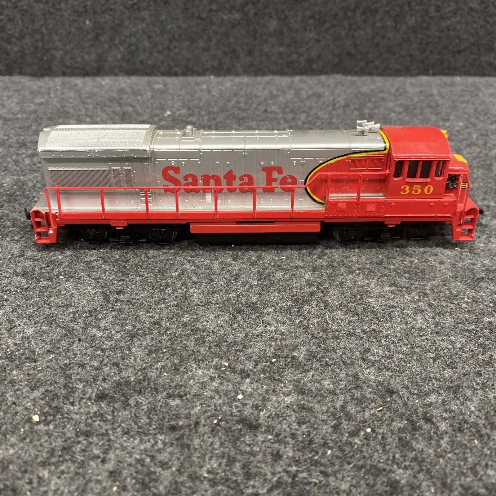 Bachmann Santa Fe #350 Diesel Locomotive HO Tested & Runs, Used, (HO0525-03)