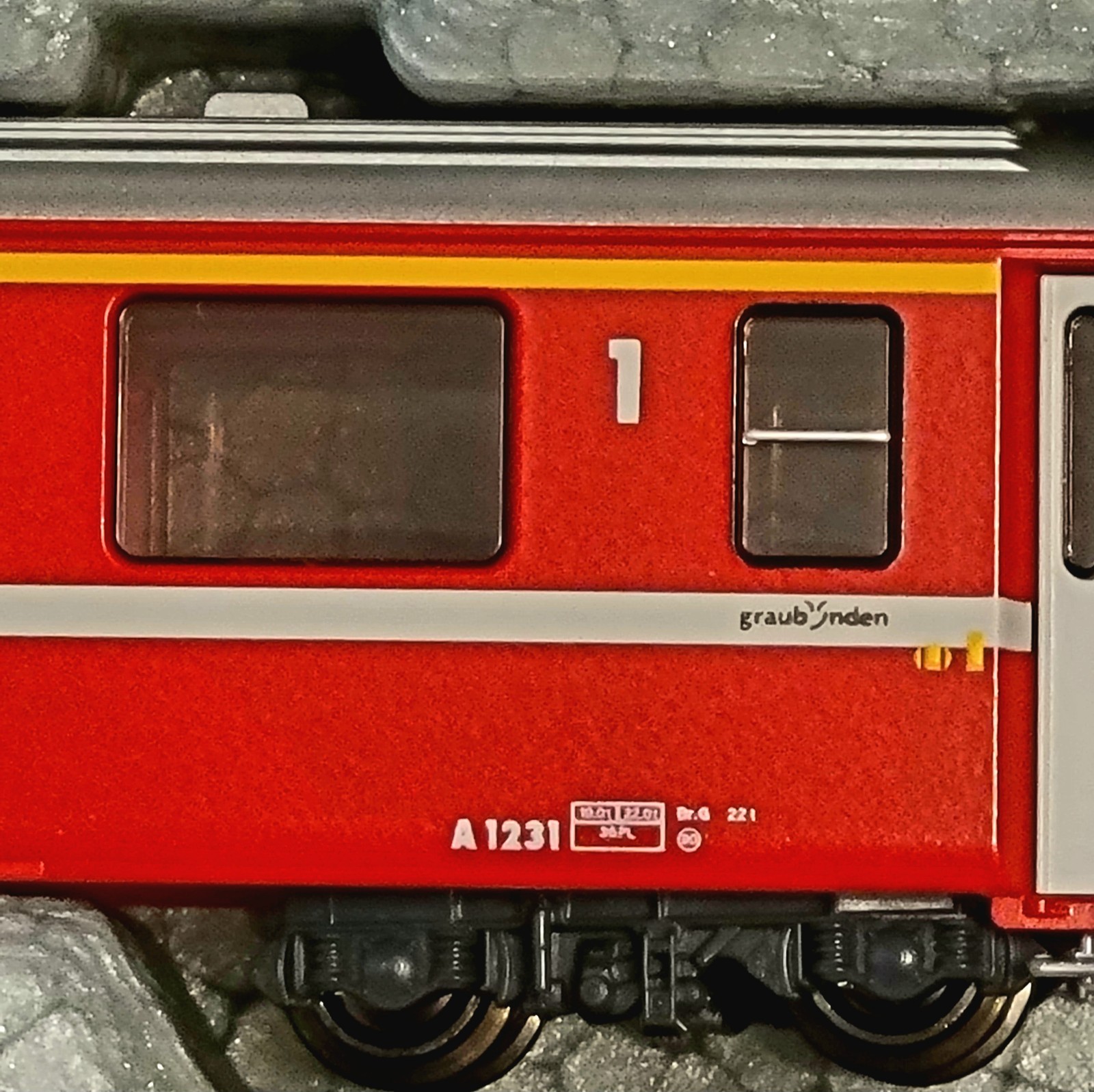 Kato 10-1514 N Scale RhB Ge4/4-II 622 “Hakone Tozan Railway” 3-Car Set w/ TCS…