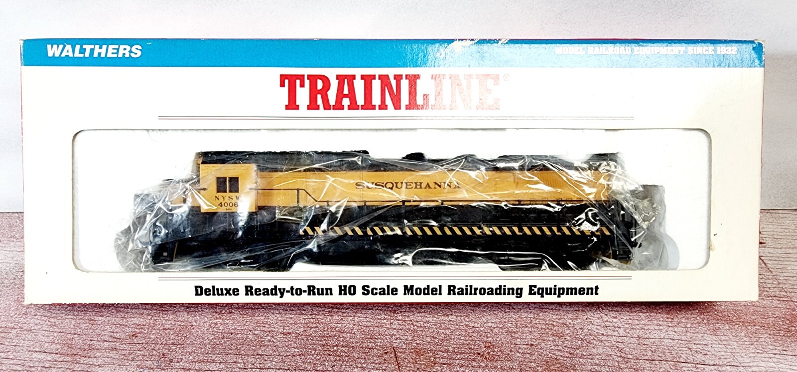 Walthers Trainline 931-174 New York Susquehanna RR GE Dash 8-40B 4006 Powered HO
