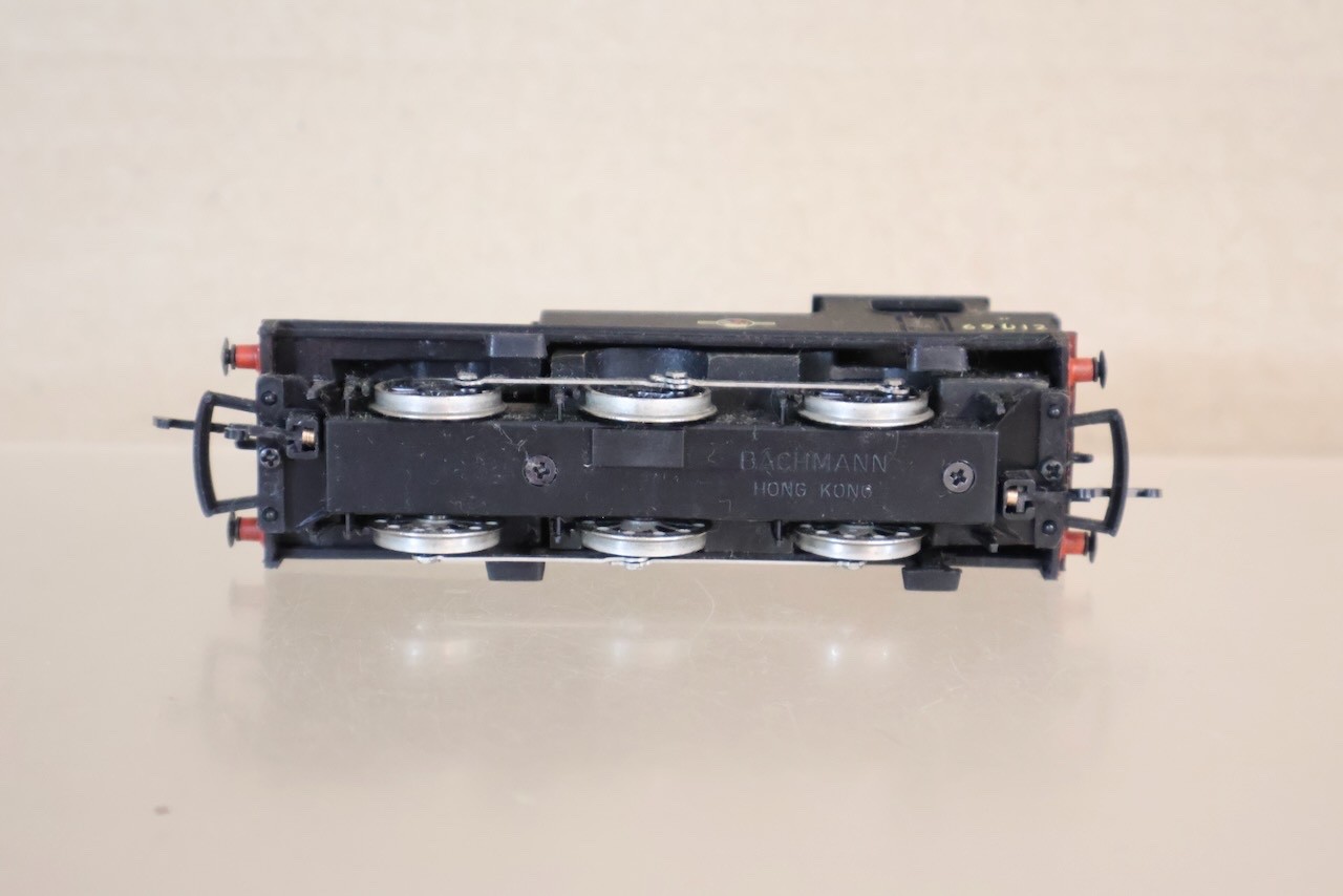 BACHMANN 31-053 BR 0-6-0 CLASS J72 TANK LOCOMOTIVE 69012 op