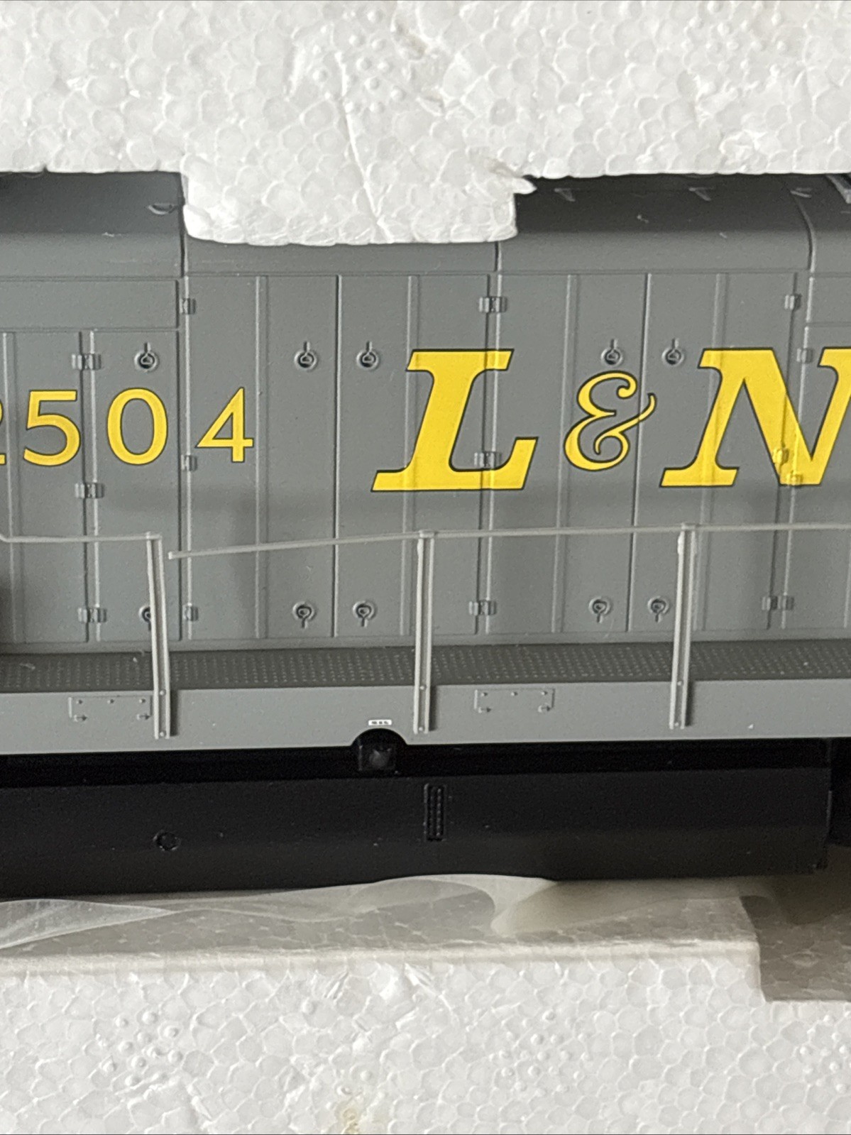 Walthers Proto 2000 HO U28B Locomotive L&N #2504 New