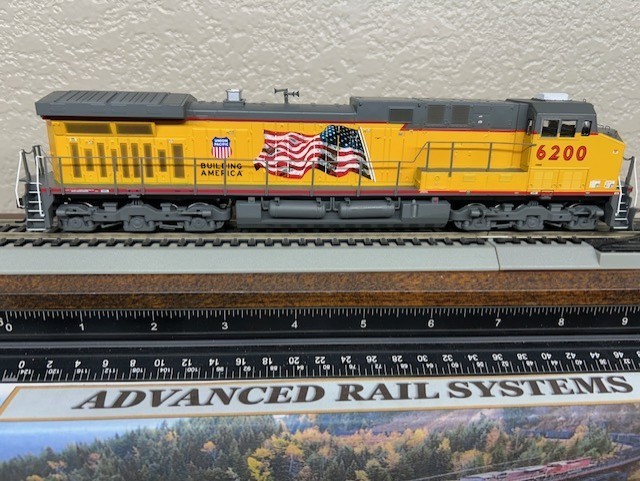 UNION PACIFIC- AC4400 ” BUILDING AMERICA FLAG ” LOCO- DC/DCC ready HO Scale NEW