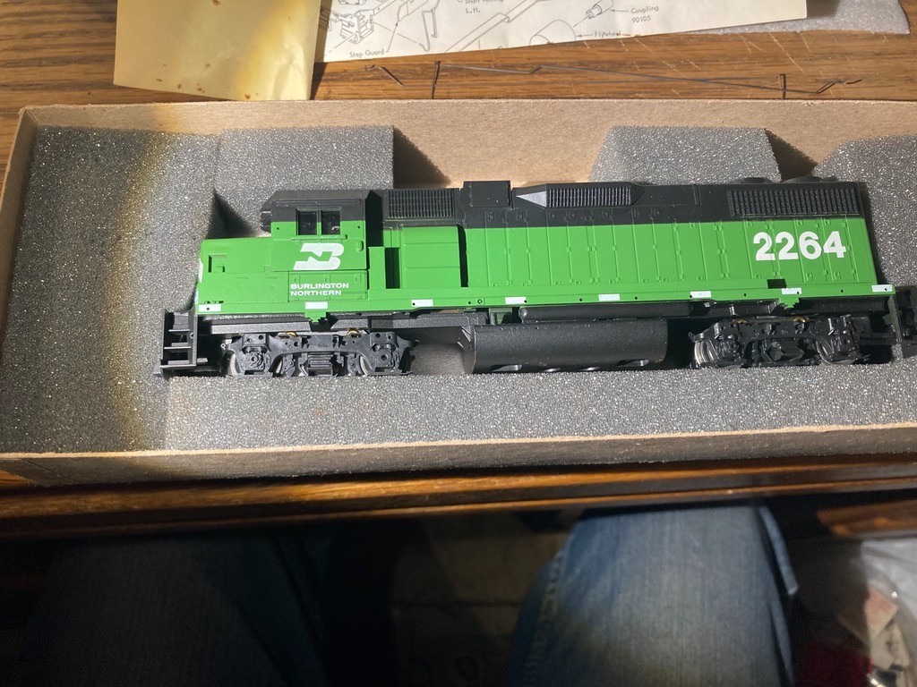 Athearn HO Burlington Northern BN 2264 GP38-2 Powered Locomotive #4601 New old s