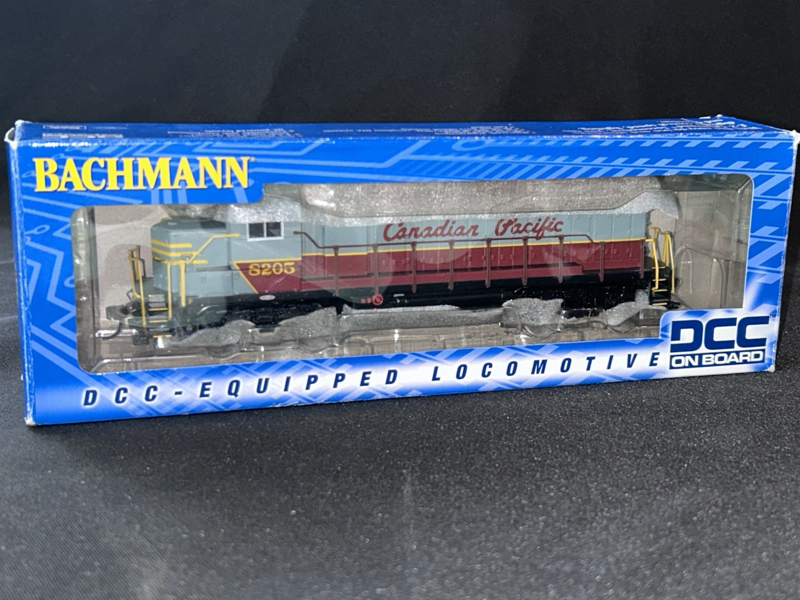 HO Scale Bachmann 60705 CP Canadian Pacific GP35 Diesel Locomotive #8205 w/DCC