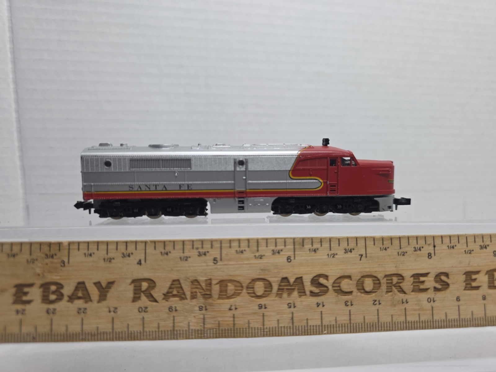 Con-Cor Japan N Scale Santa Fe PA-1 Diesel Locomotive ATSF Runs Well Read Desc.
