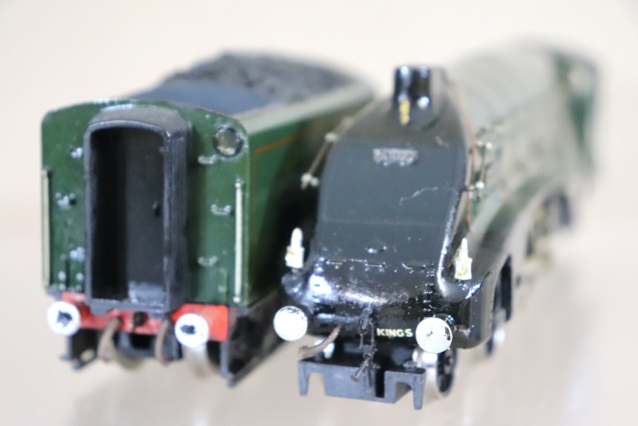 HORNBY DETAILED KIT BUILT BR 4-6-2 CLASS A4 LOCOMOTIVE 60022 MALLARD od