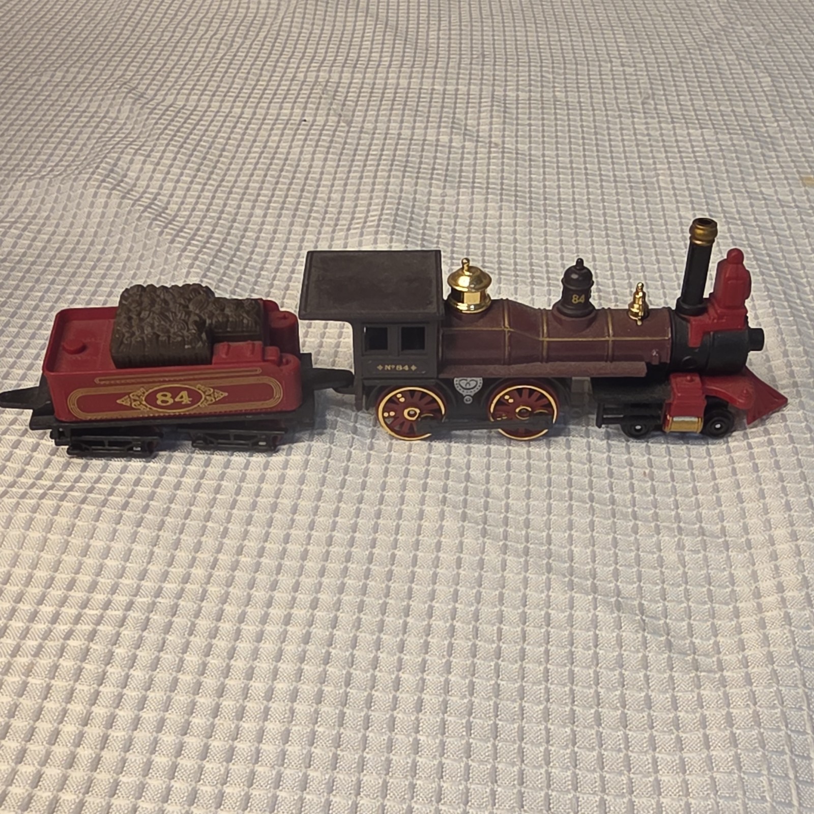 HO Gauge Steam Locomotive 4-4-0 No. 84 Red Black Gold Brown Plastic Model
