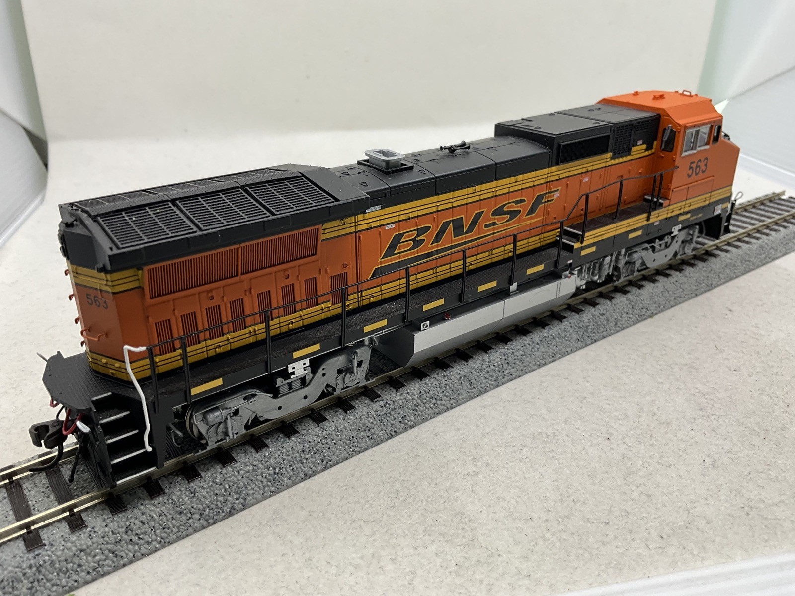 Atlas Master Gold HO Scale BNSF Dash 8-40BW w/ DCC/DC/QSI Sound #563 #9871