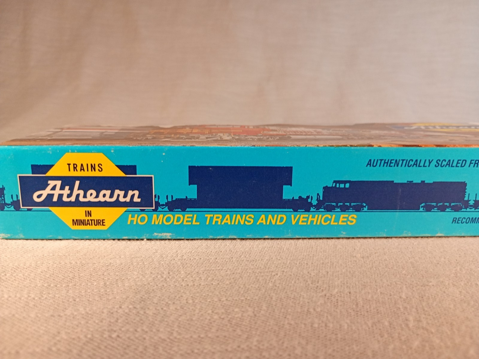Athearn 42005 HO Scale Santa Fe ATSF F7B B Unit Dummy Non-Powered Locomotive OB
