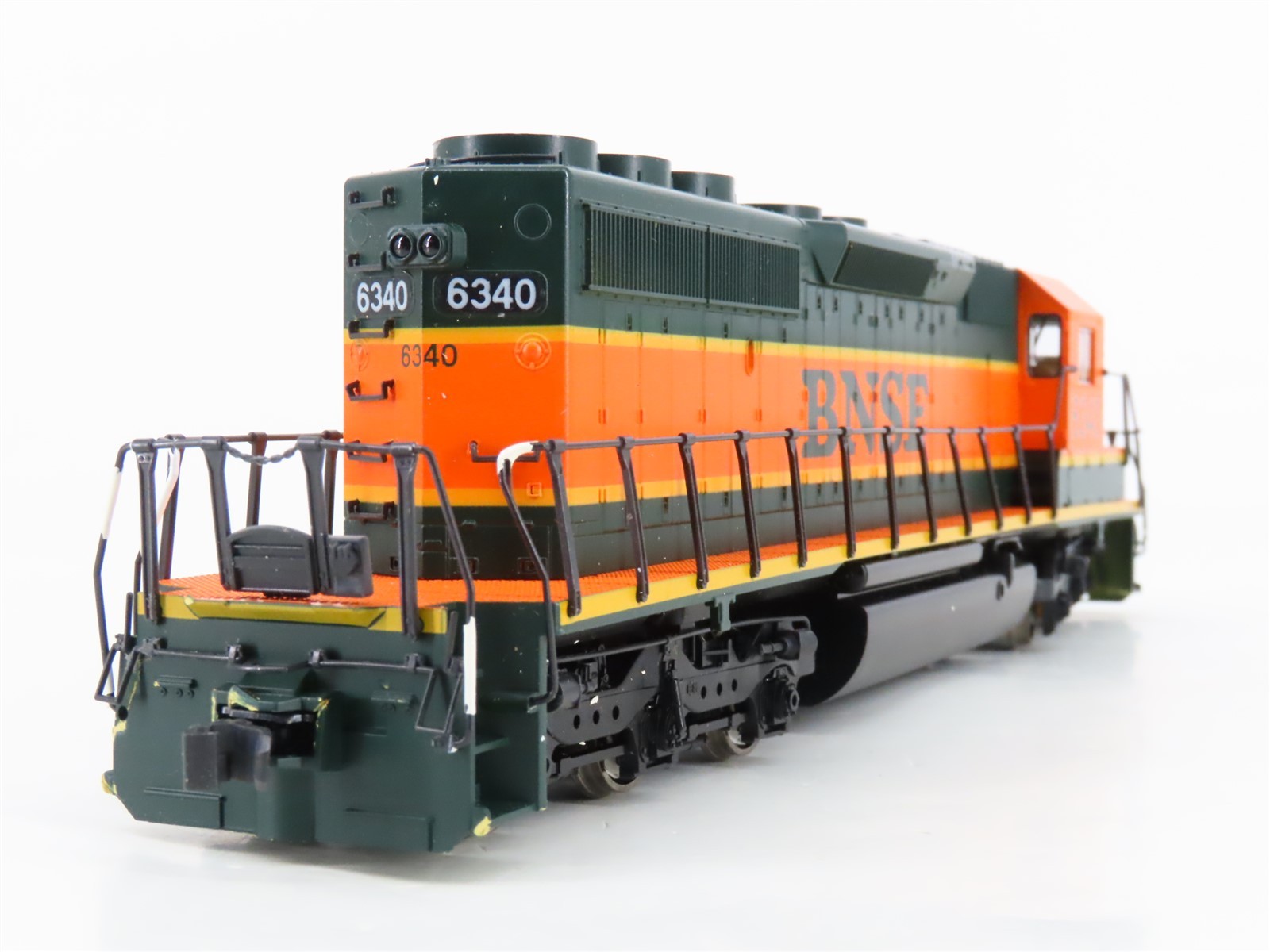 HO Scale KATO 37-3902 BNSF Railway SD40-2 Diesel Locomotive #6340