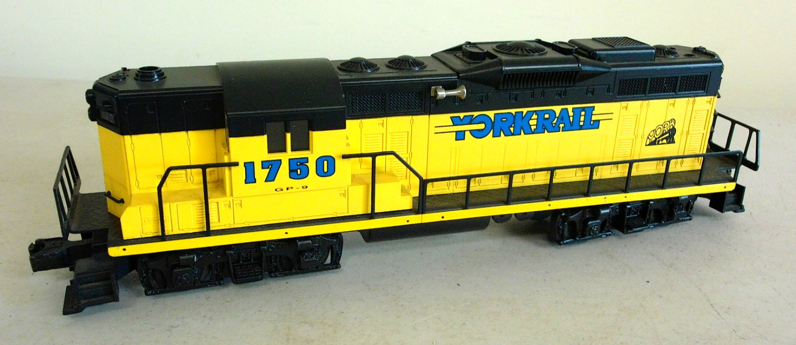 Lionel Trains 1994 T.C.A. York Rail GP-9 Diesel #6-52037 Cab #1754 & #1750 Dummy