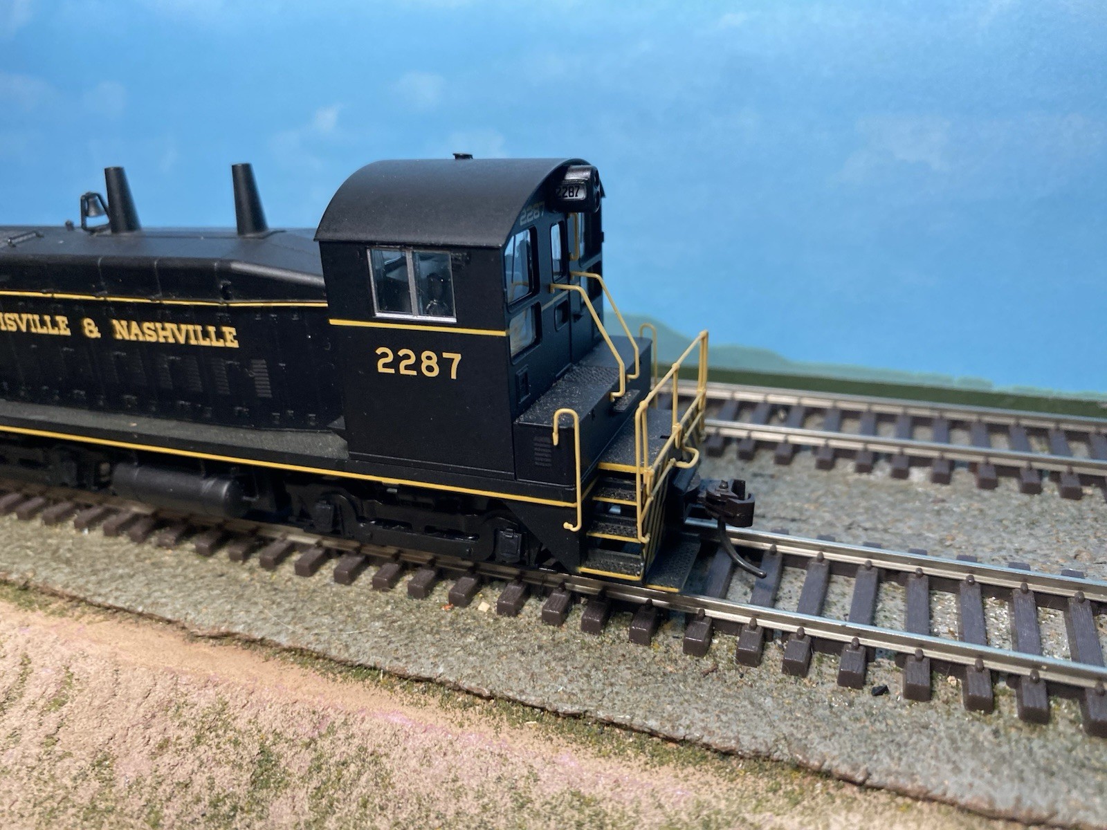 HO LL Proto 2000 EMD SW-9 Louisville & Nashville. Nicely Running. KD,s **READ**