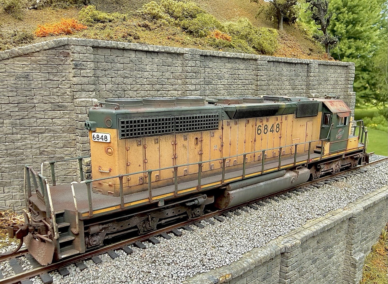 HO Scale BLI EMD SD40-2 CNW #6848 DCC/SOUND/NIB/Weathered