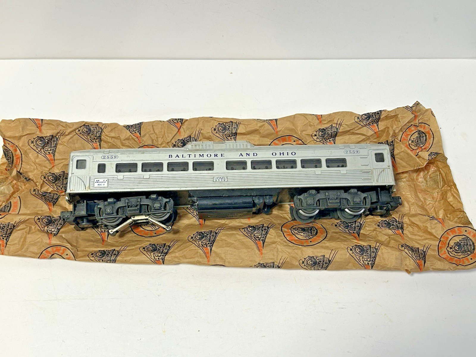 POSTWAR LIONEL #2559 B &O BUDD RDC-9 PASSENGER CAR -TESTED in BOX