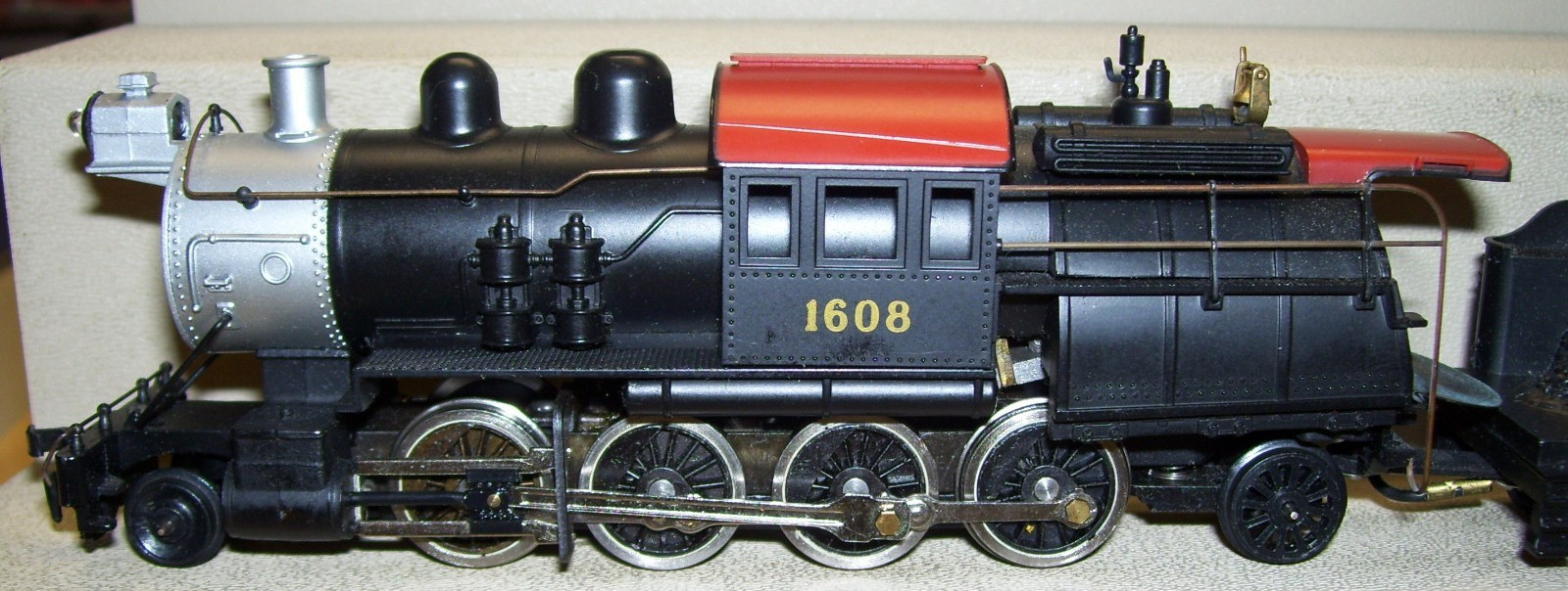Mantua HO Jersey Central 2-8-2 “Camelback” Locomotive #1608, Excellent In Box