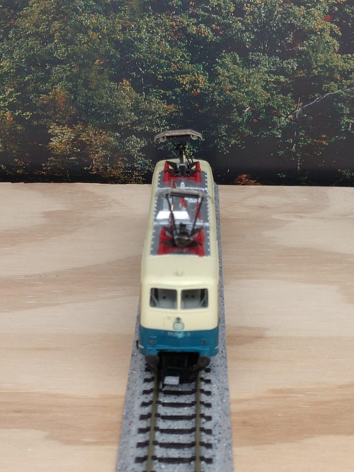 Arnold N scale European 4 axle electric loco – Item #2325 NEW