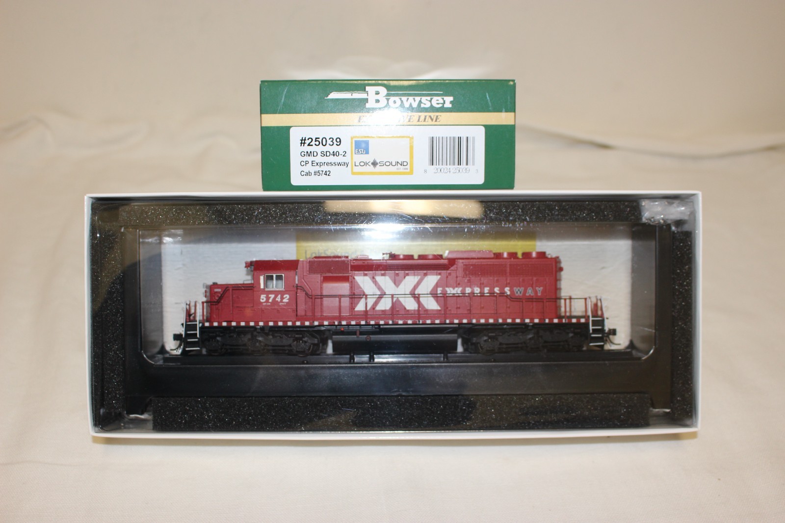 Bowser HO Scale Executive GMD SD40-2 CP Expressway #5742 DCC & LokSound 25039