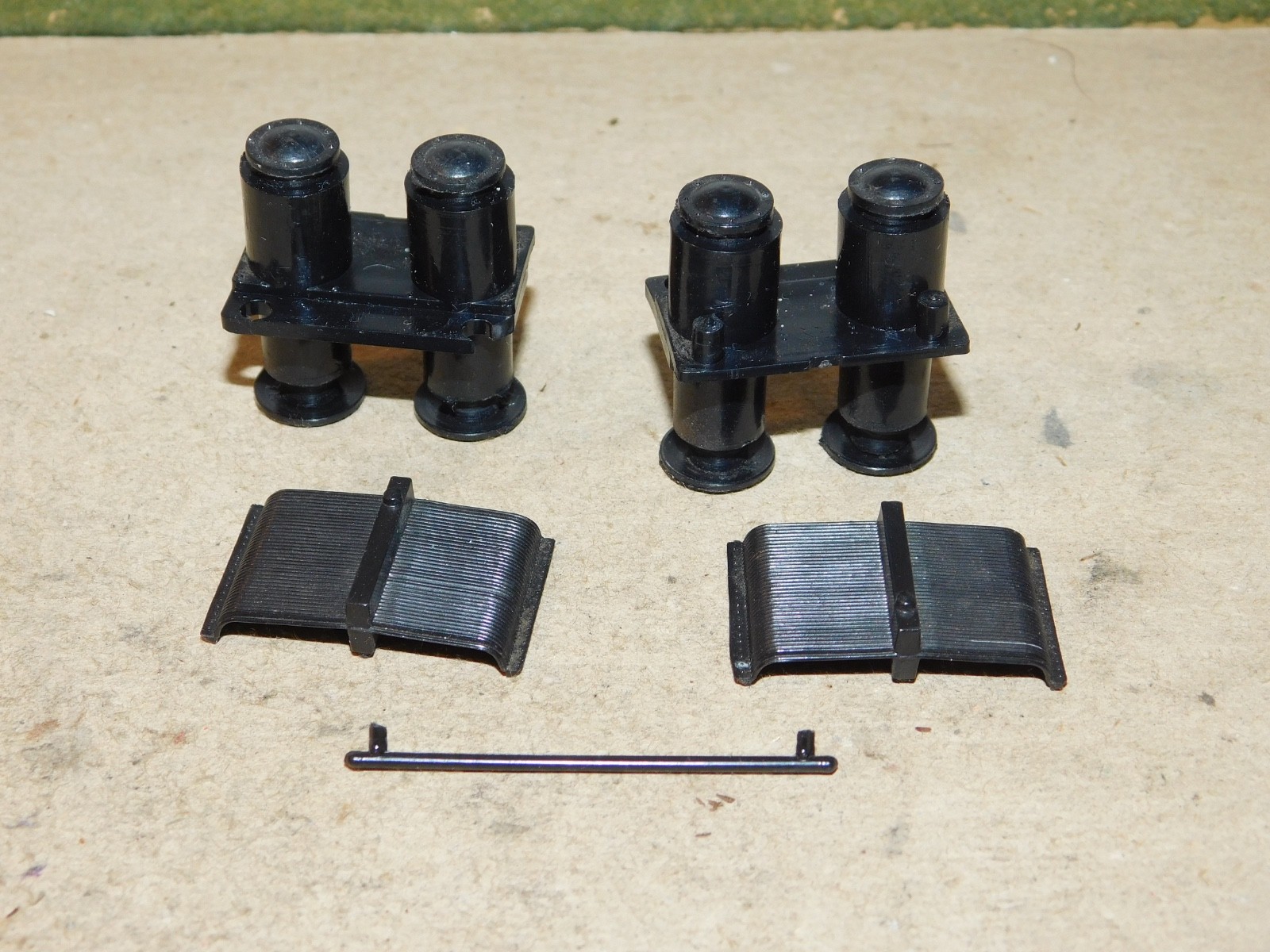Roundhouse HO Parts Boxcar Track Cleaner, Sanding Ends, Radiators & pipe