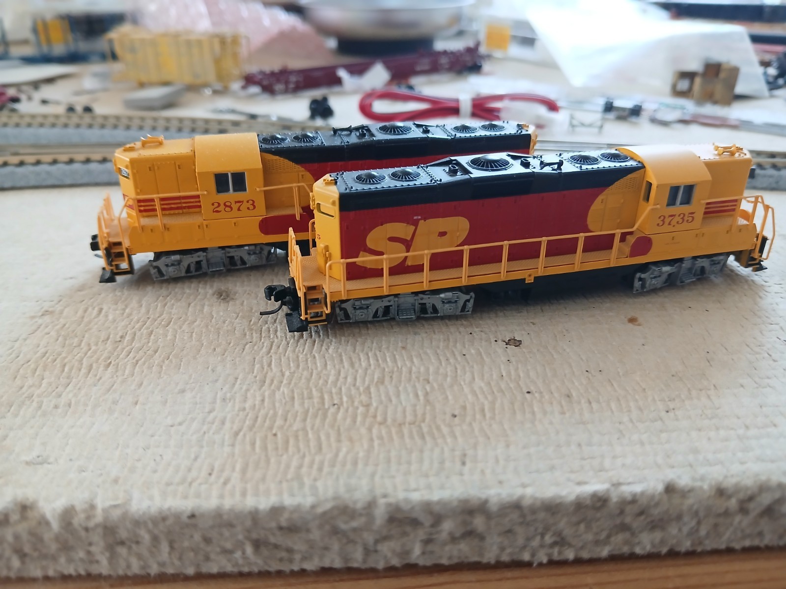 N Scale 2 Atlas SP Kodachrome Gp9rs#2873&3735 Run Well Great Condition