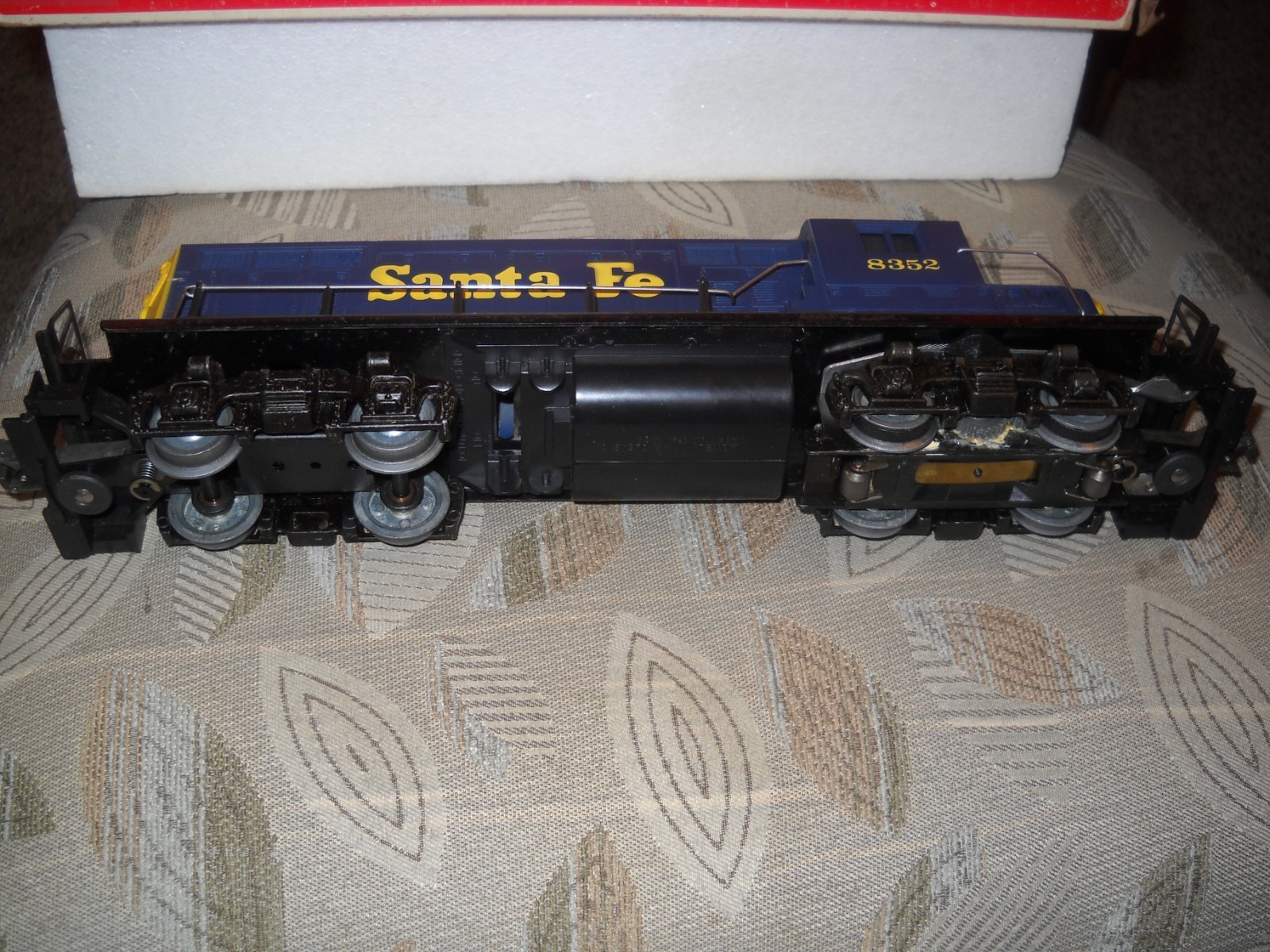 😎LIONEL-SANTA FE 6-8352-GP-20 POWERED DIESEL LOCOMOTIVE #8352 W/BOX😎