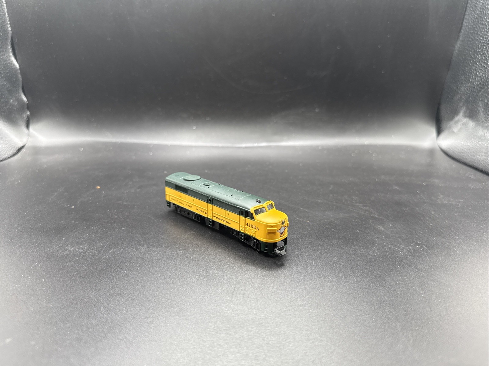 LIFE LIKE N 7942 CHICAGO NORTHWESTERN FA2 DIESEL READ F.28