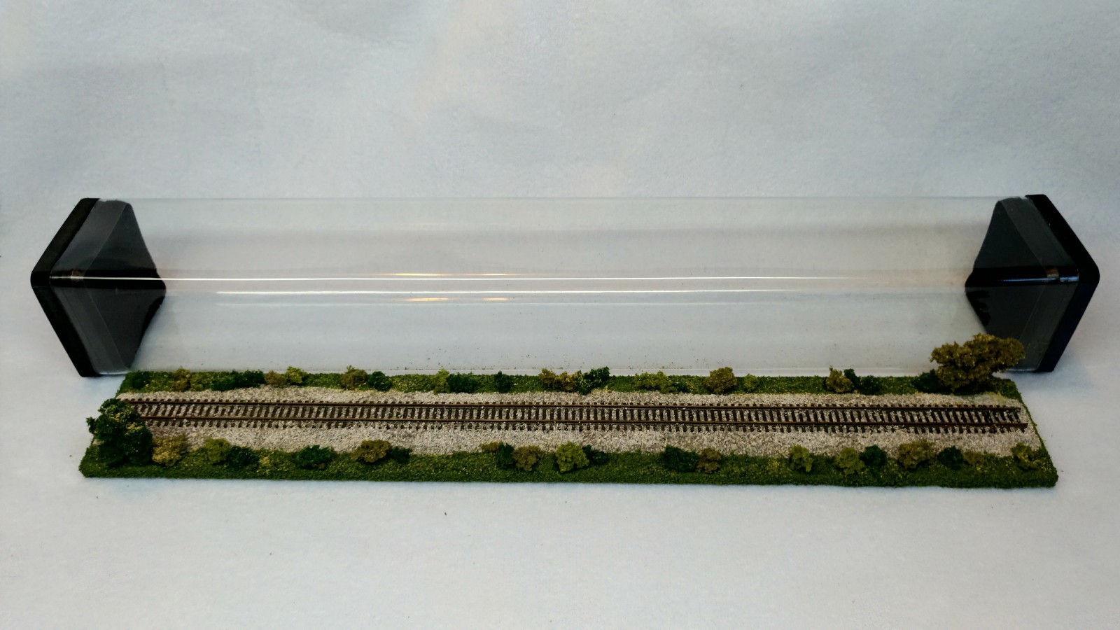 Z SCALE 14″ DISPLAY TUBE – “SUMMER SCENE” – FOR ANY Z LOCOS AND CARS