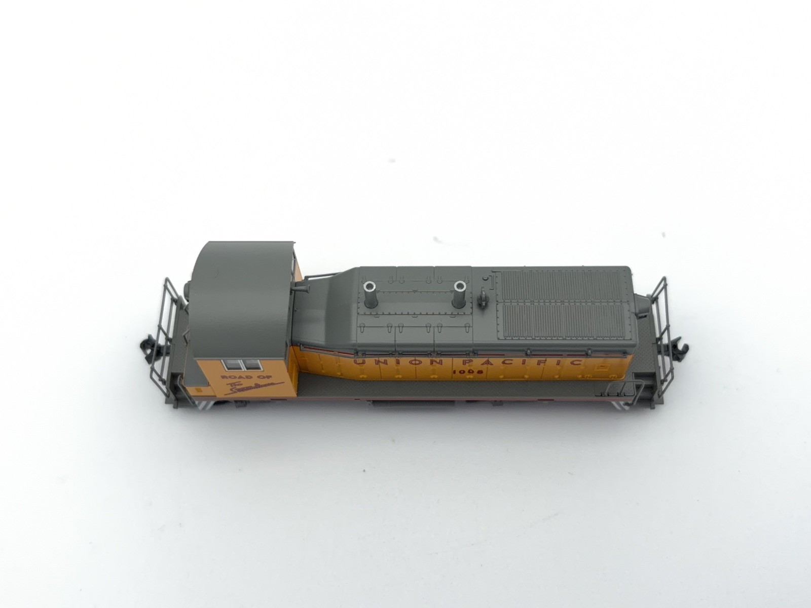 KATO – N – UP Union Pacific – EMD NW2 Switcher Diesel #1008 – Train 176-4359