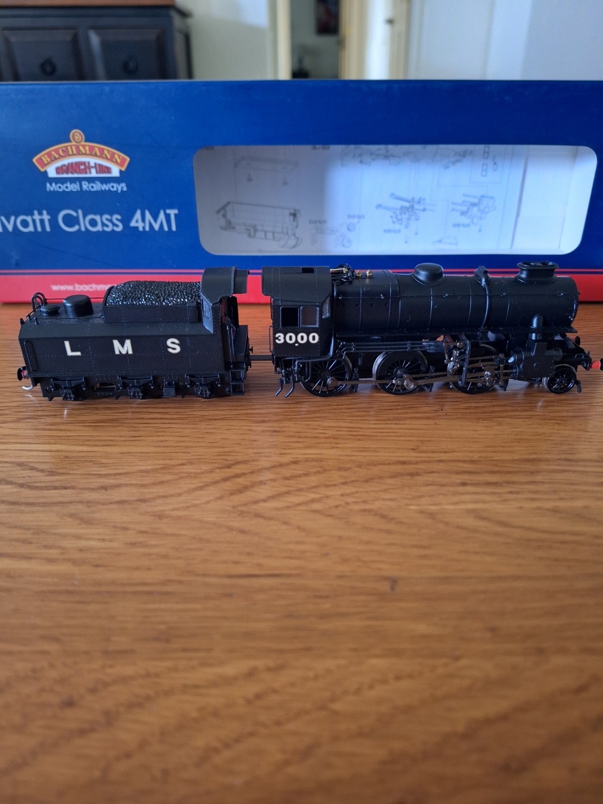 OO Bachmann 32-575A Ivatt Class 4MT 2-6-0 #3000 LMS Black