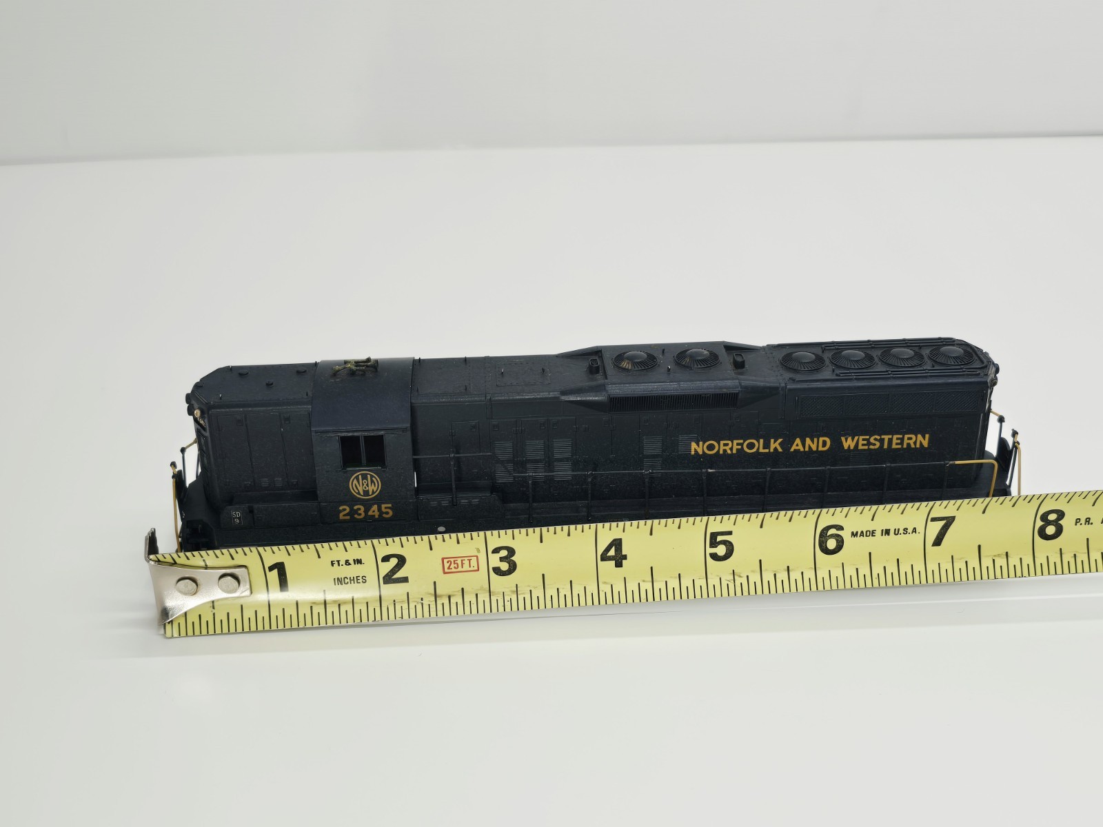 Ho Scale – SD9 Norfolk And Western Locomotive #2345 – Shell Only