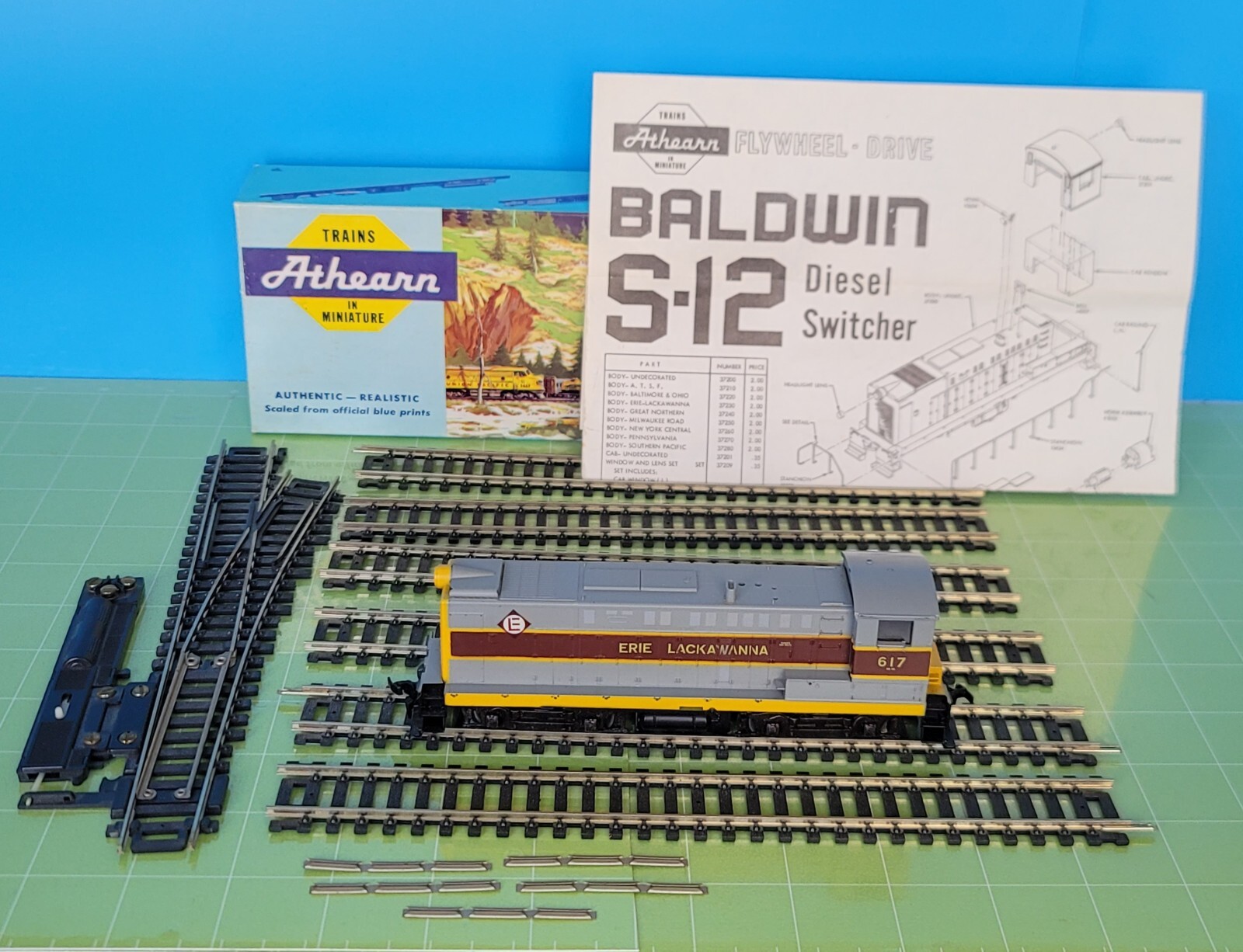FB1: HO Scale ATHEARN Powered Baldwin S-12 Erie Lackawanna EL #617 3703 w/ Track