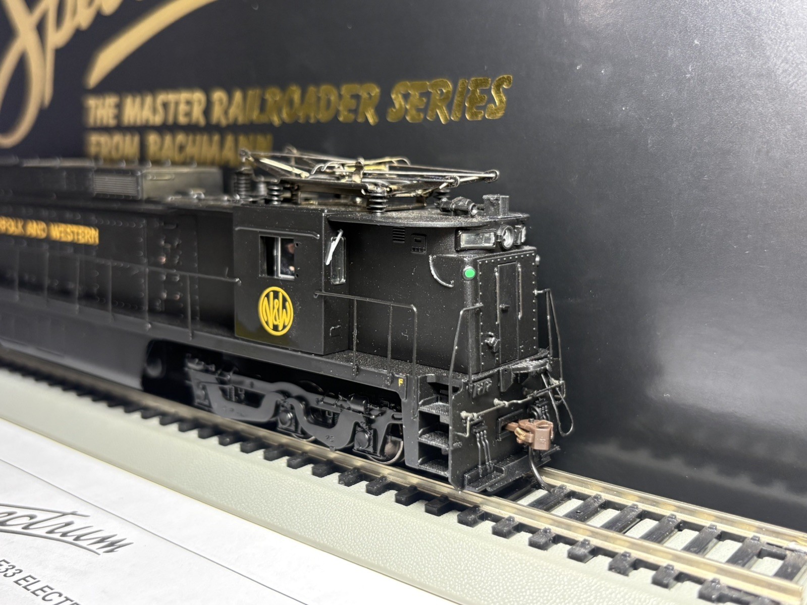 Bachmann Spectrum HO GE E33 Electric Locomotive #82403 Norfolk & Western