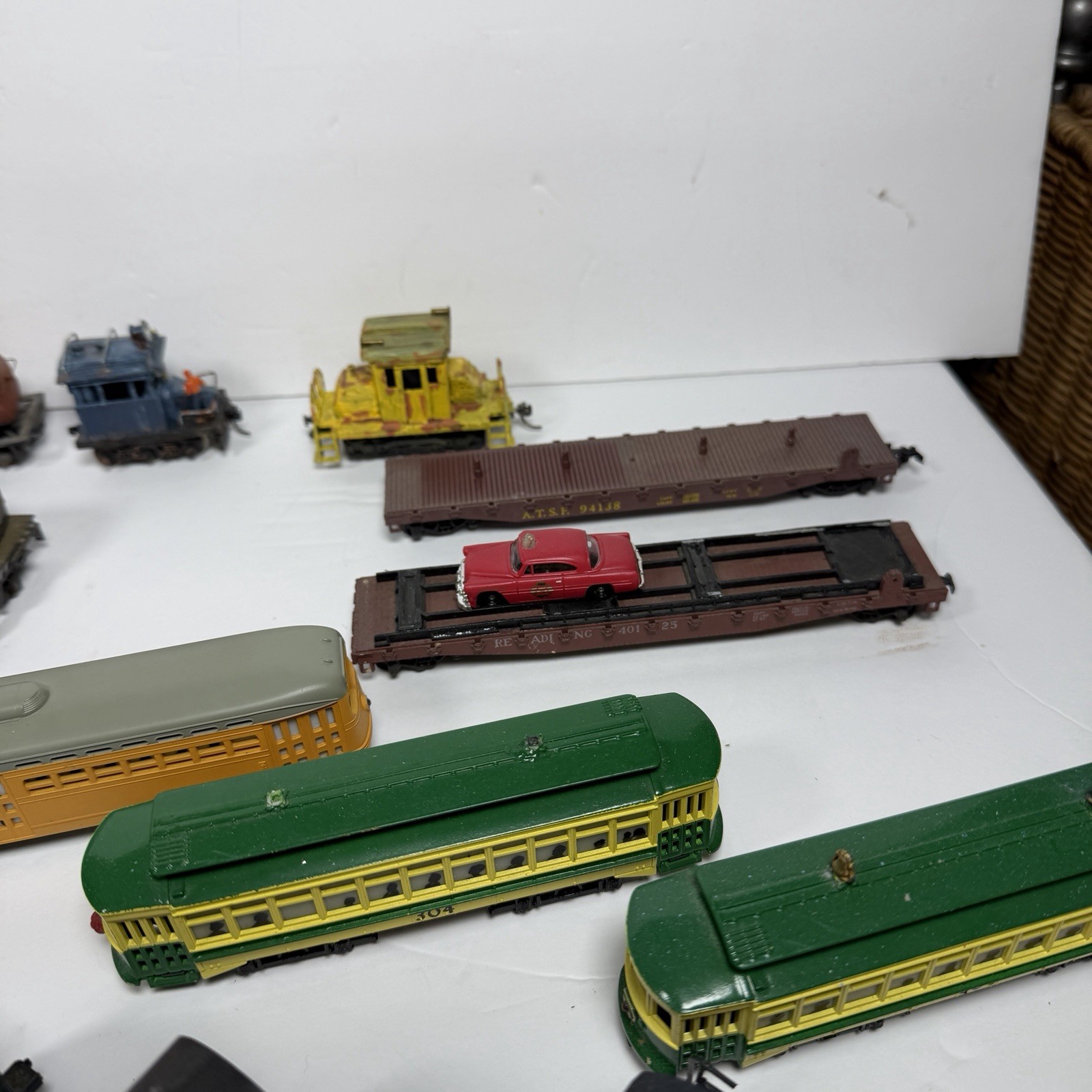 LOT OF HO Scale Engines Locomotives Caboose various – Untested For Parts Repair
