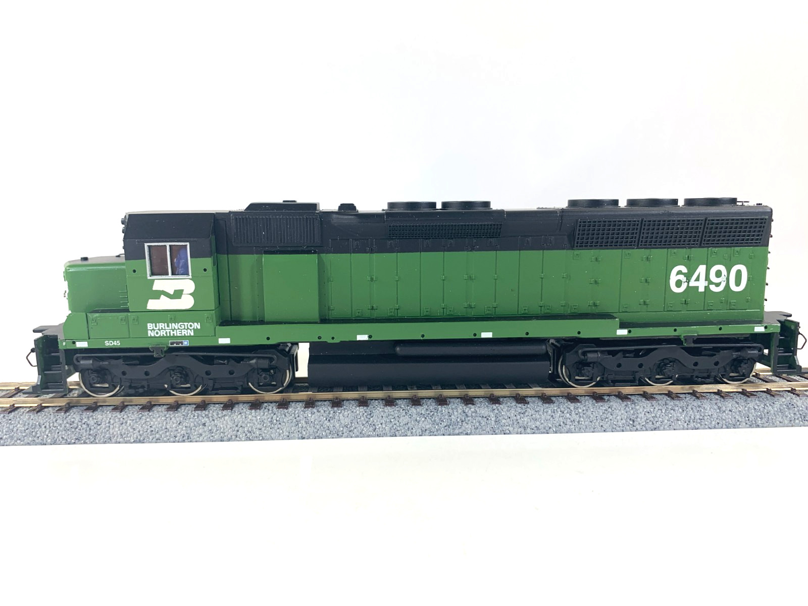 Bachmann Plus HO 11609 Burlington Northern EMD SD45 Diesel #6490, DC
