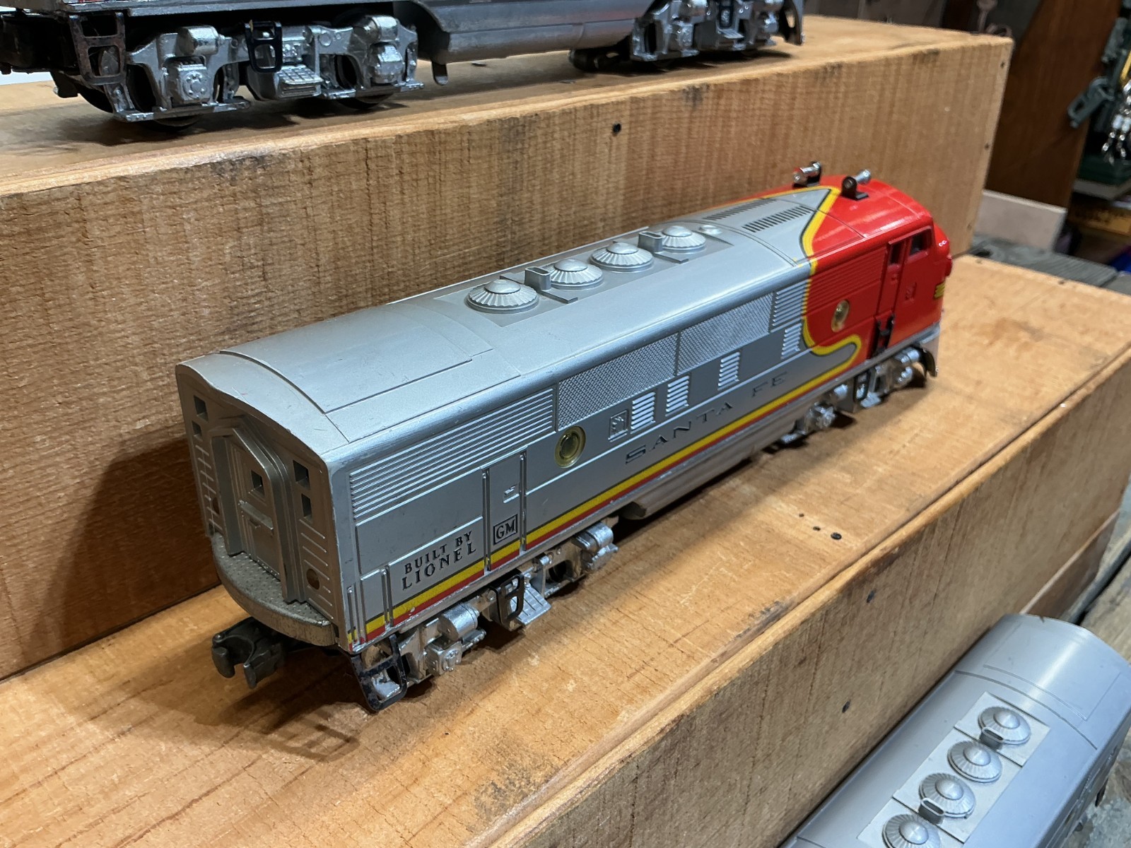 1950’s Lionel SANTA FE 2353 Diesel Locomotive & Dummy & B-Unit 3 Pieces O Gauge