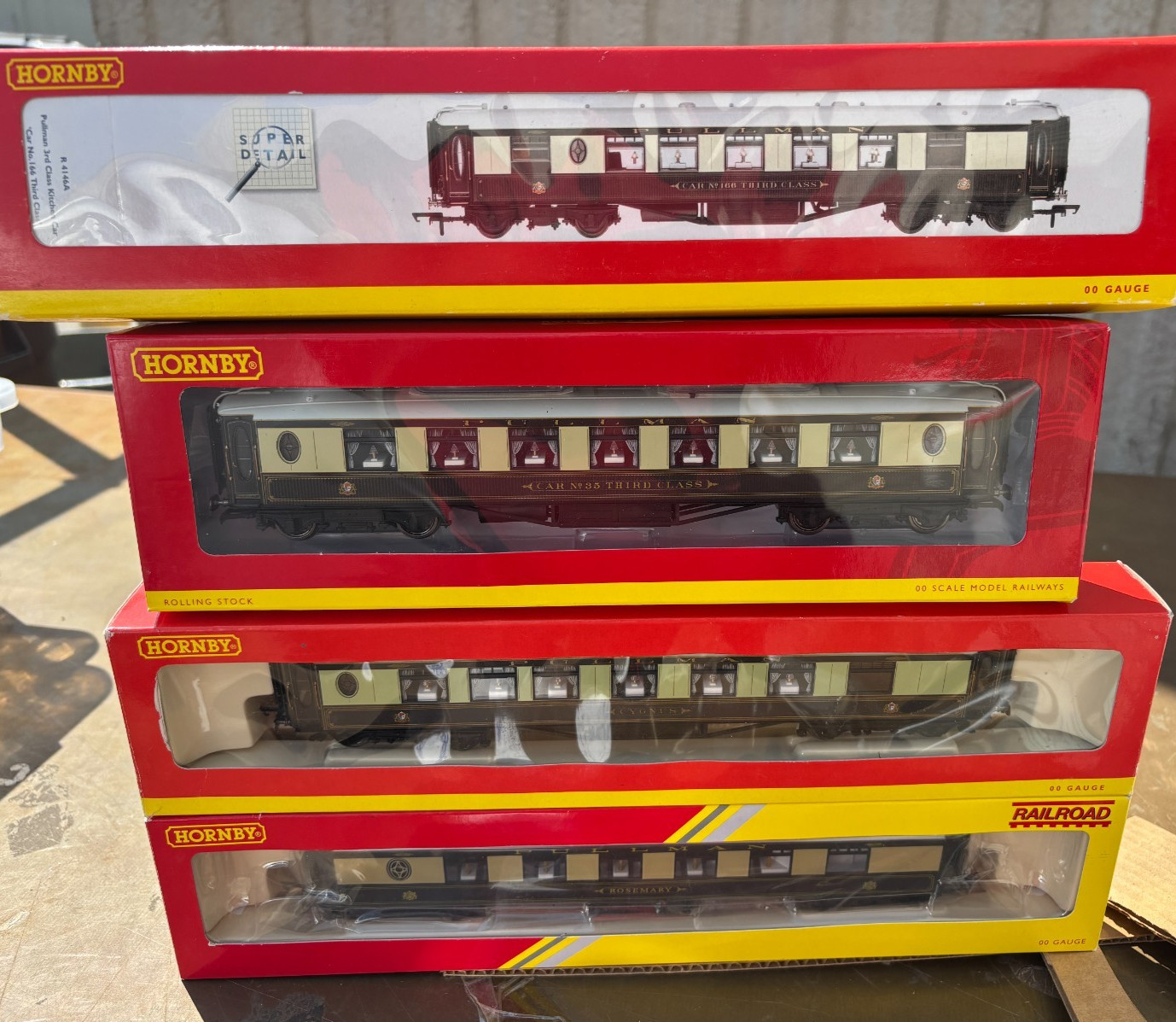 HORNBY OO SCALE # 4 X PULLMAN 1ST CL COACHES