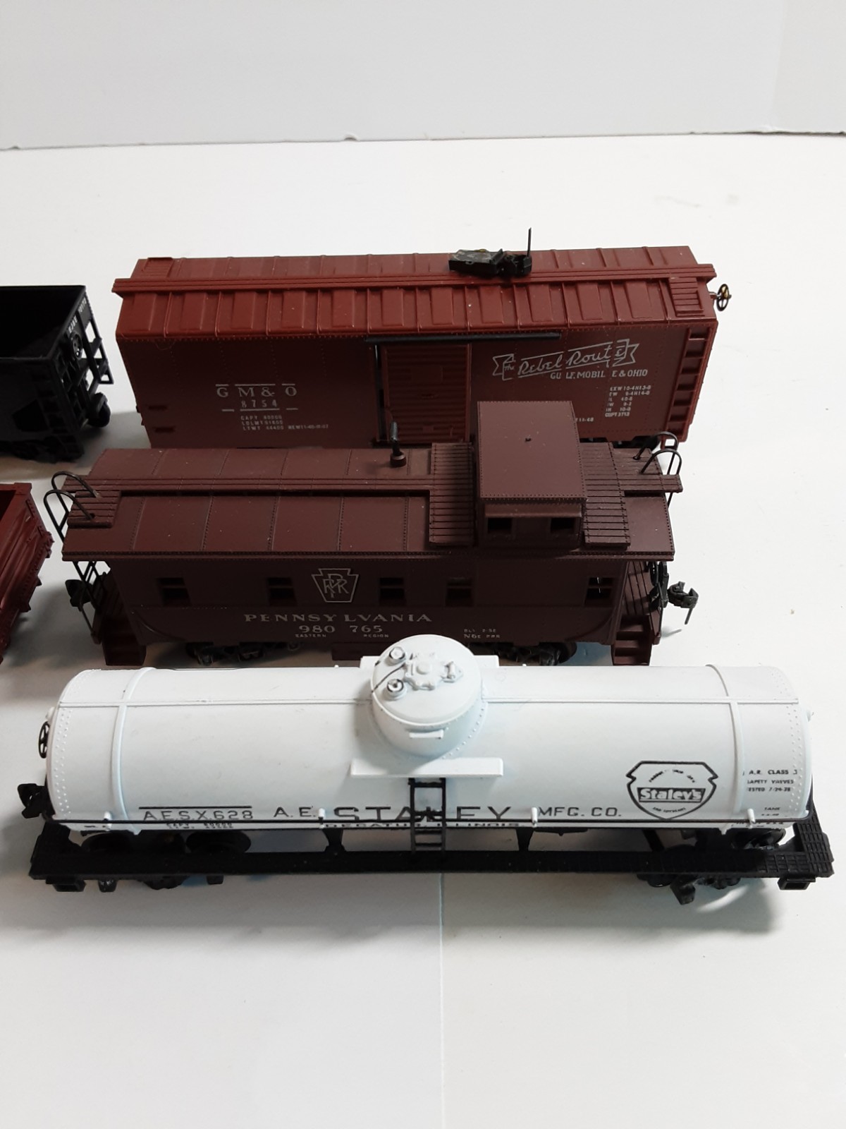 Vtg Lot Of 6 Box Cars, Tanker Cars, Flat Cars, Caboose See Description (1)