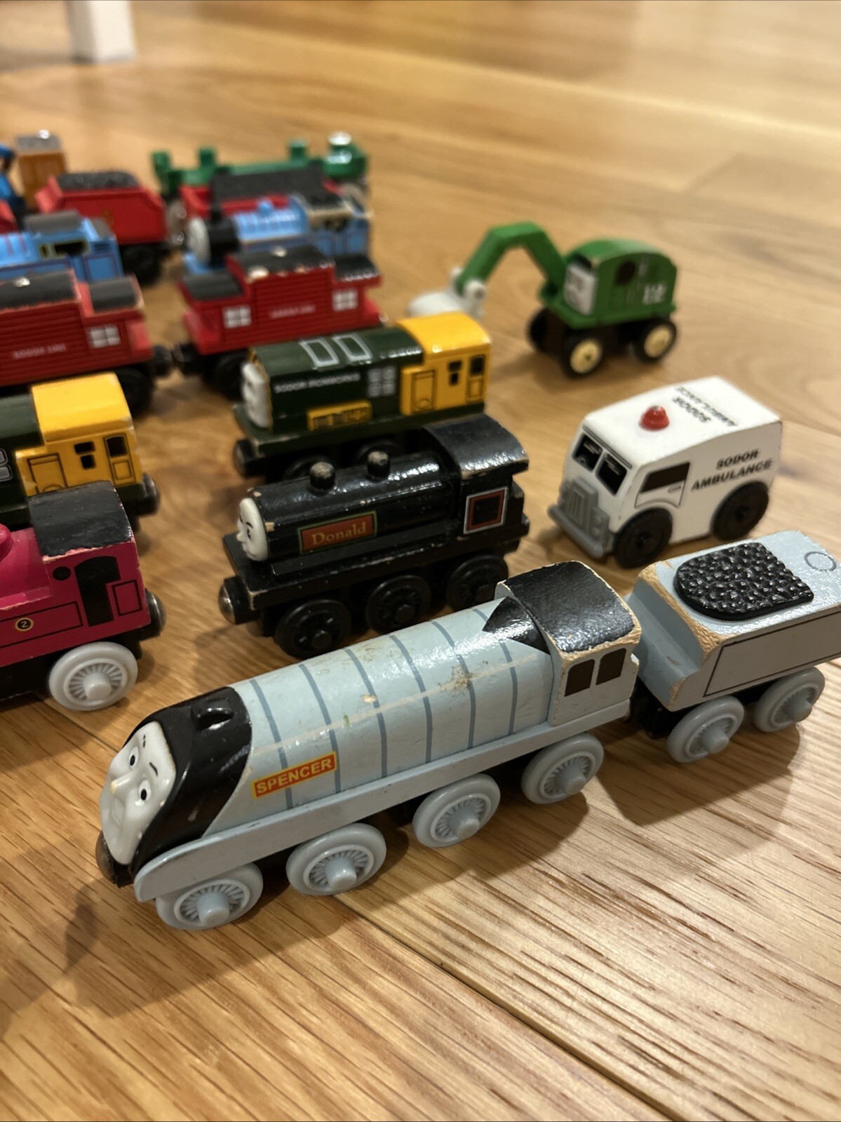 Thomas & Friends Magnetic Wooden Railway VTG Douglas Lady Rheneas Alfie Charlie