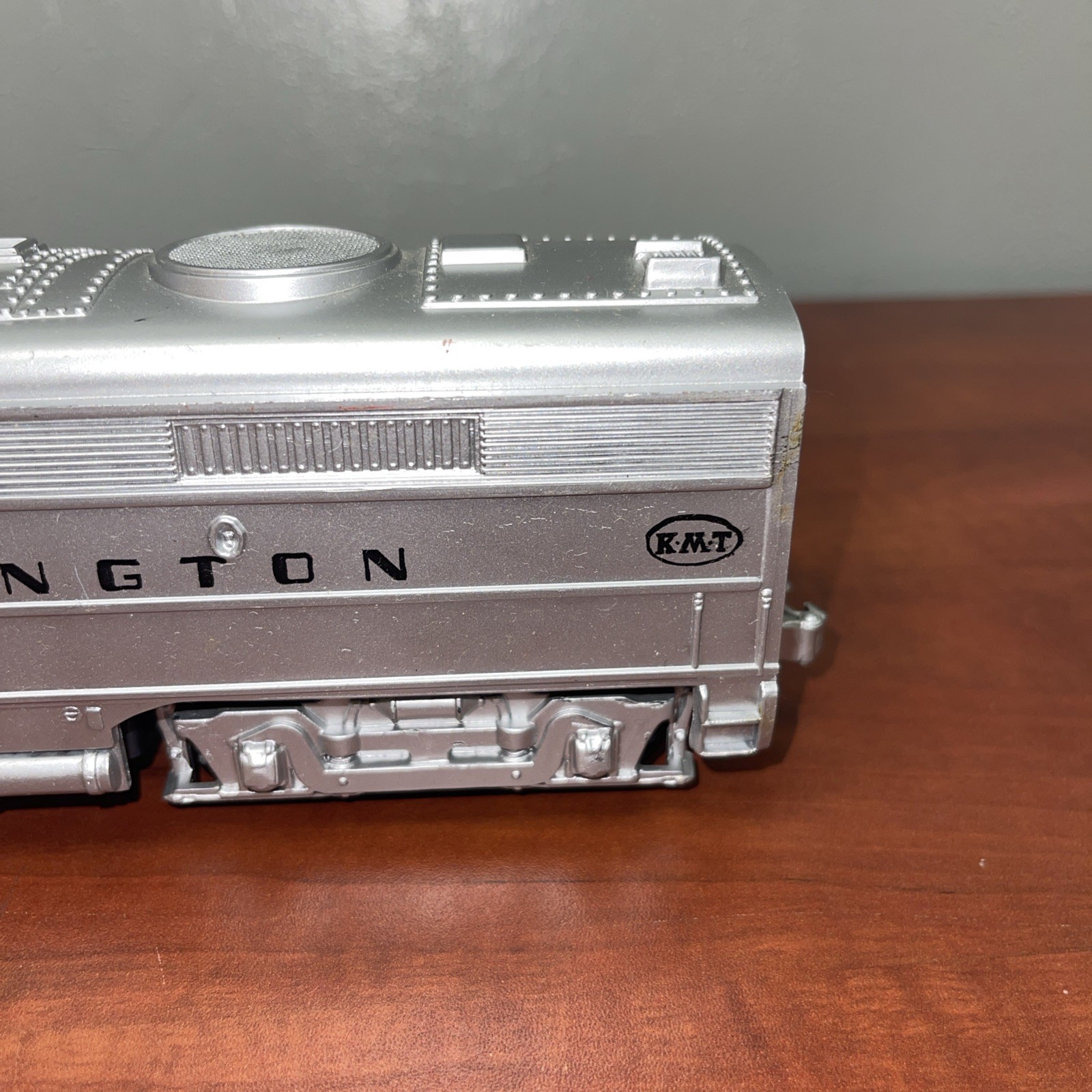 KMT Kusan Auburn Train 2716 ALCO DIESEL LOCOMOTIVE BURLINGTON SHELL No Motor