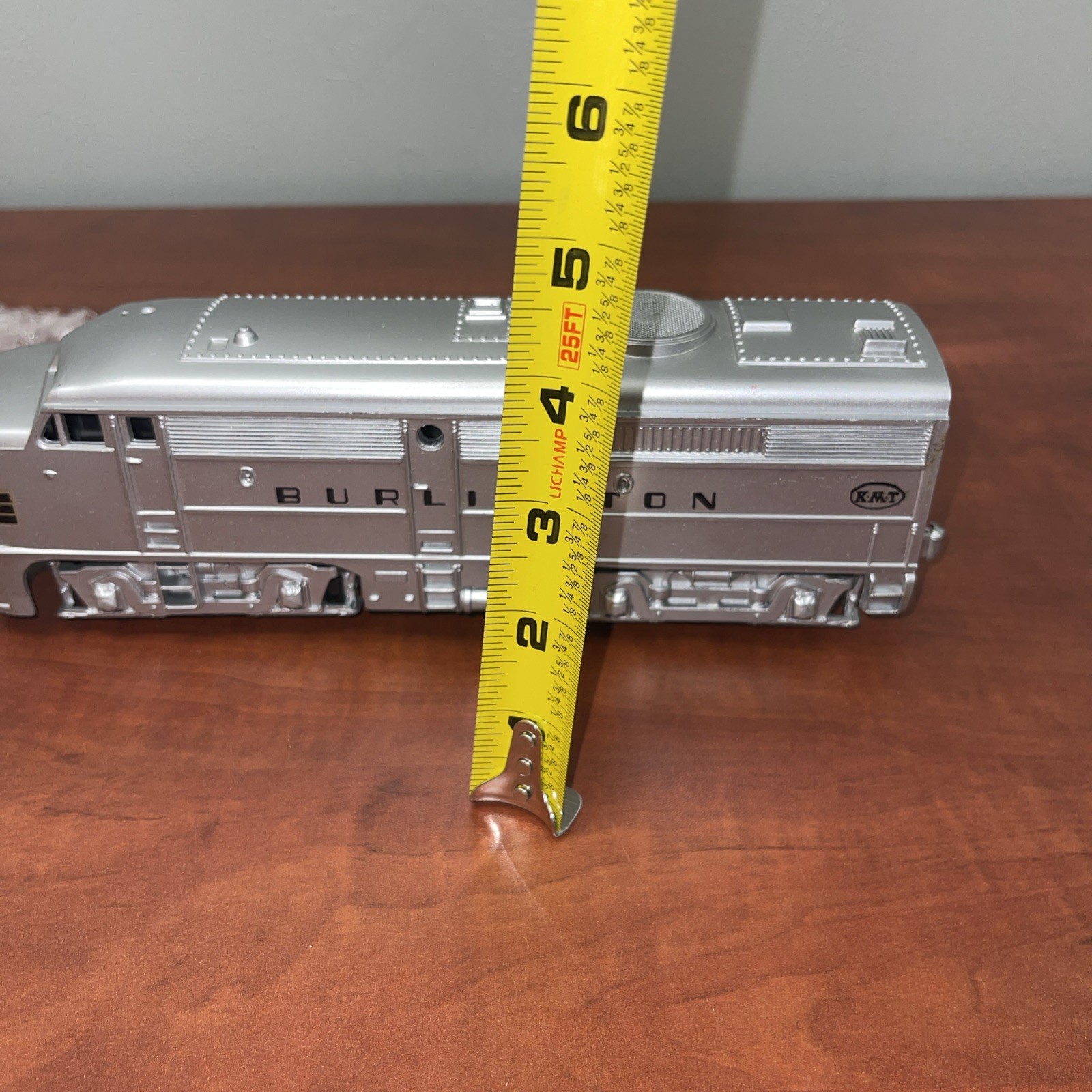 KMT Kusan Auburn Train 2716 ALCO DIESEL LOCOMOTIVE BURLINGTON SHELL No Motor