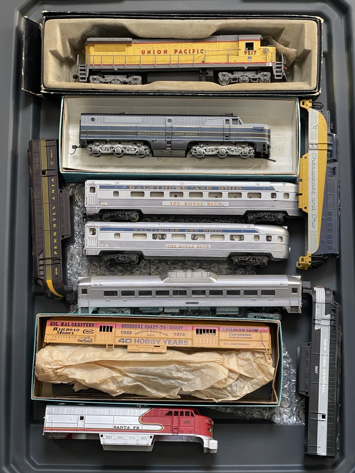 HO Scale Locomotives passenger Cars And locomotive Shells