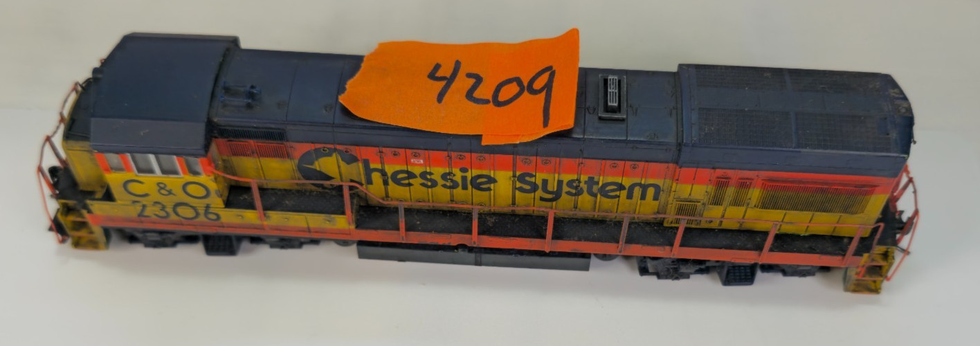 Atlas HO Weathered Chessie System C&O GP38 Diesel Locomotive RTR KD Couplers