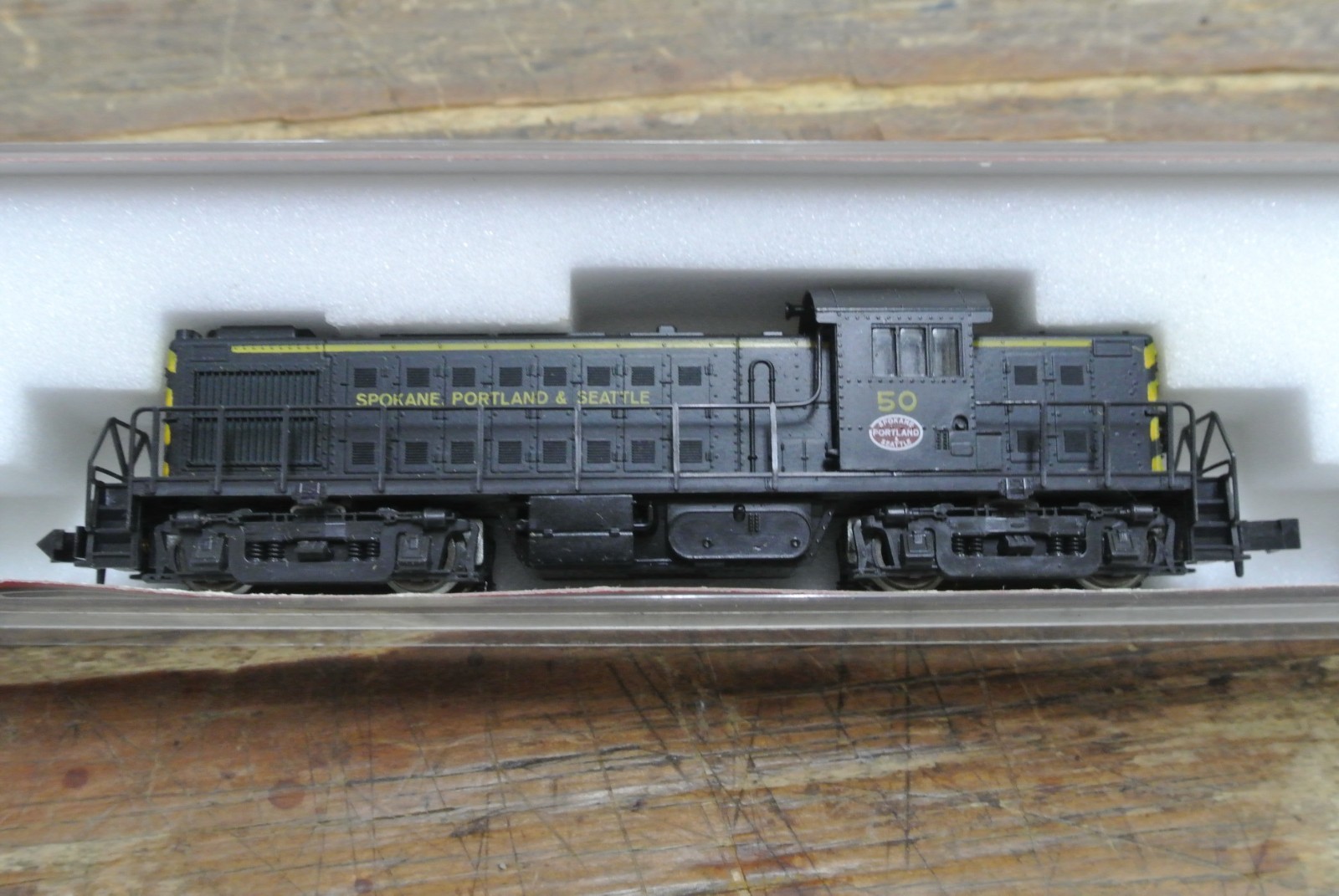 Atlas N Scale Rs-1 #4410 Spokane Portland & Seattle Dc Locomotive with Box