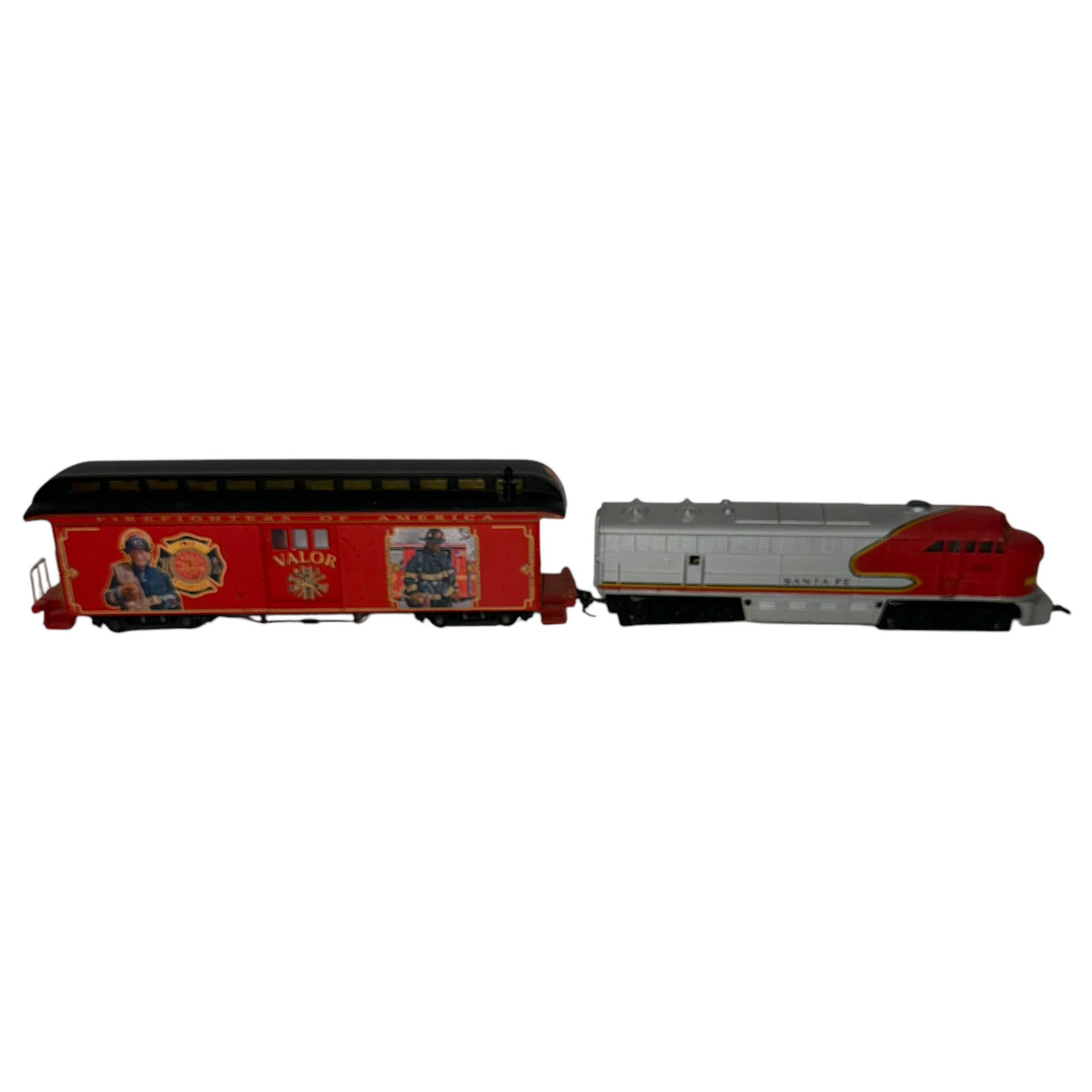 HO Scale Tempo Santa Fe Train #5028 & Firefighters Of America Valor Hawthorne