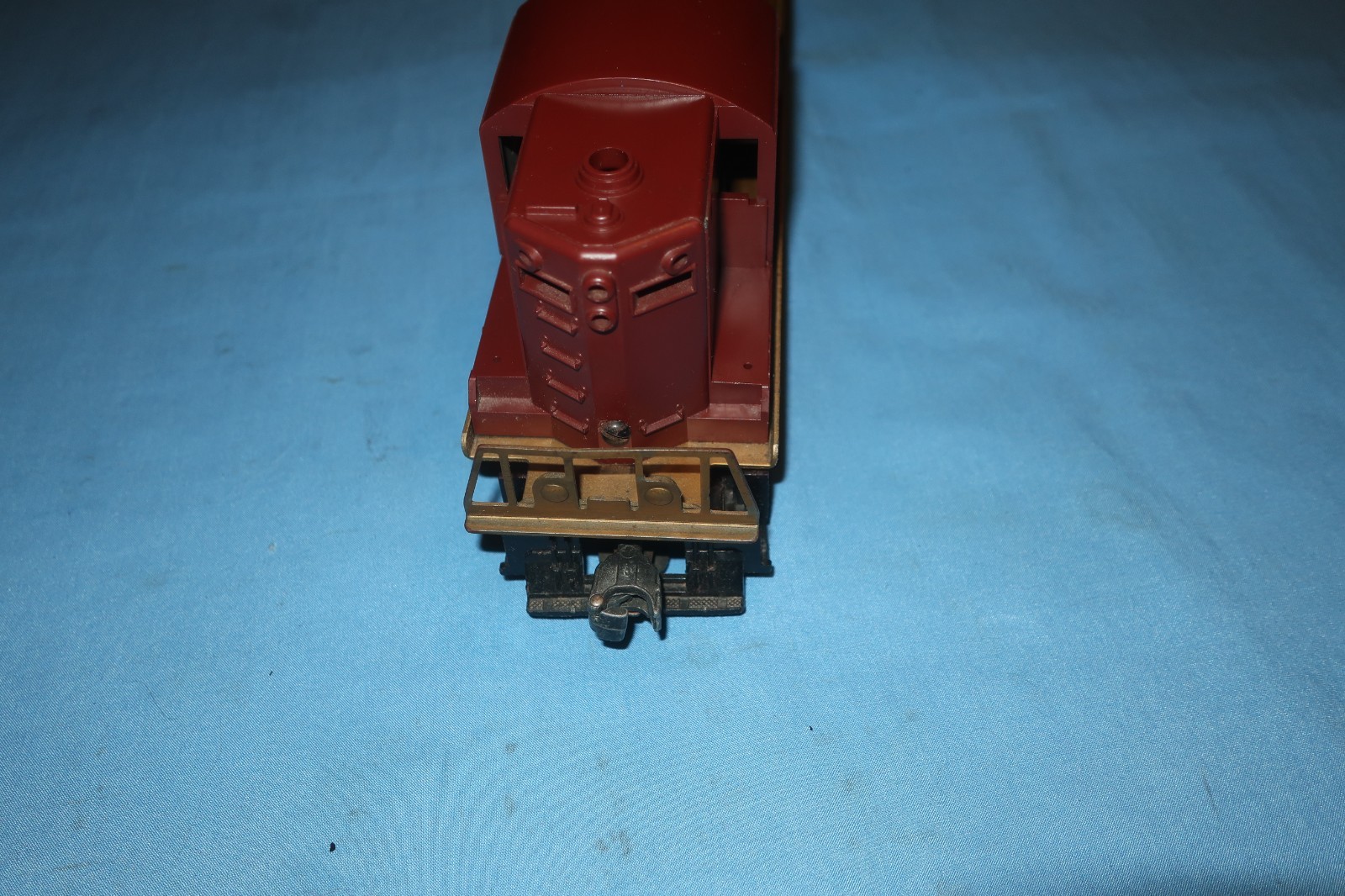 Lionel #2028 GP-7 Pennsylvania Diesel Locomotive. Runs Well