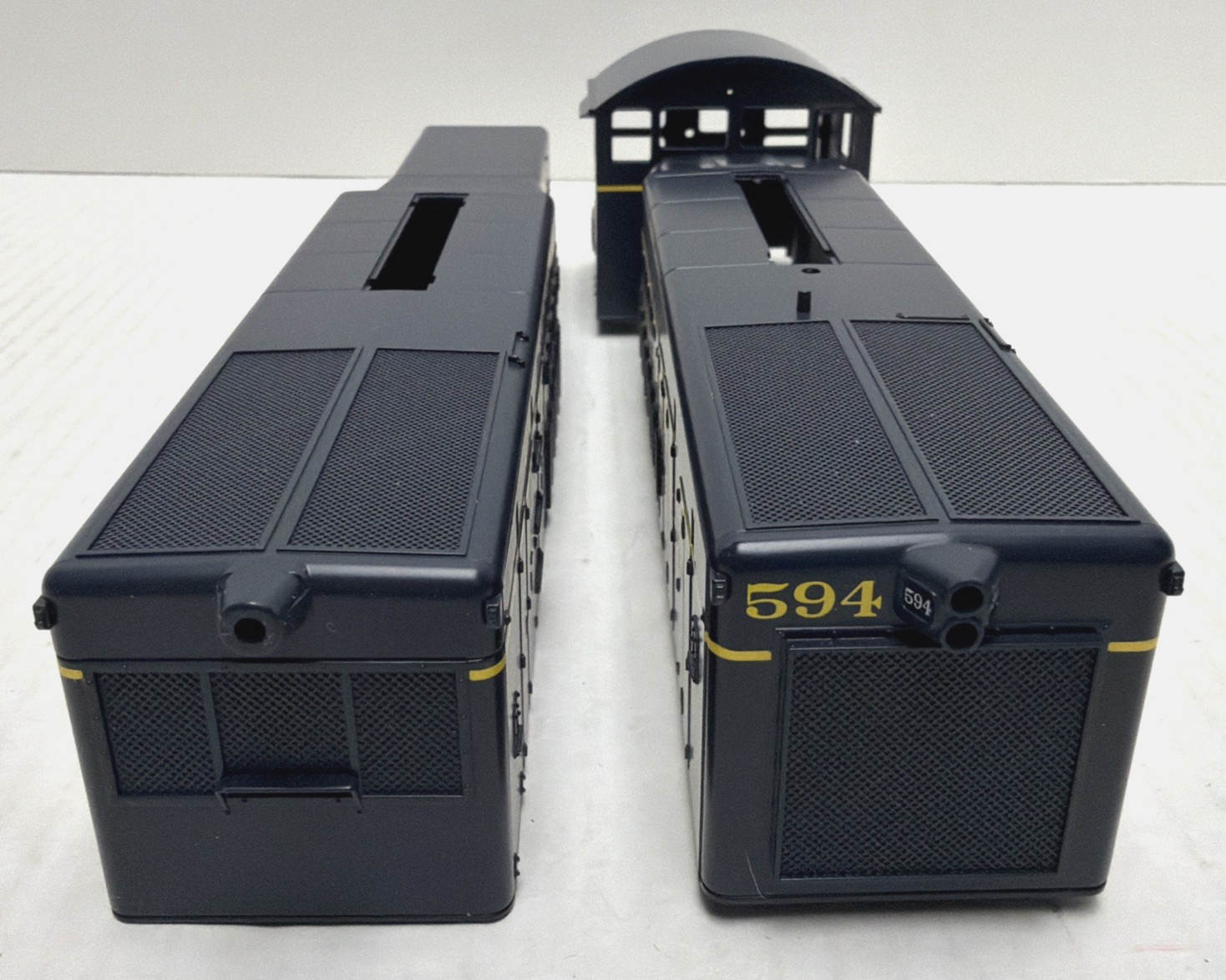 MTH O-GAUGE NW2 BALTIMORE AND OHIO DIESEL LOCOMOTIVE AND CALF SHELLS